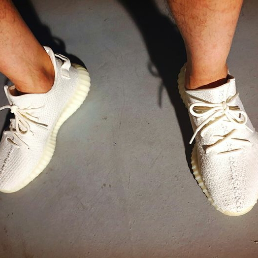 Adidas Yeezy Boost 350 V2 Cream/Triple White 착용 스타일 - 4