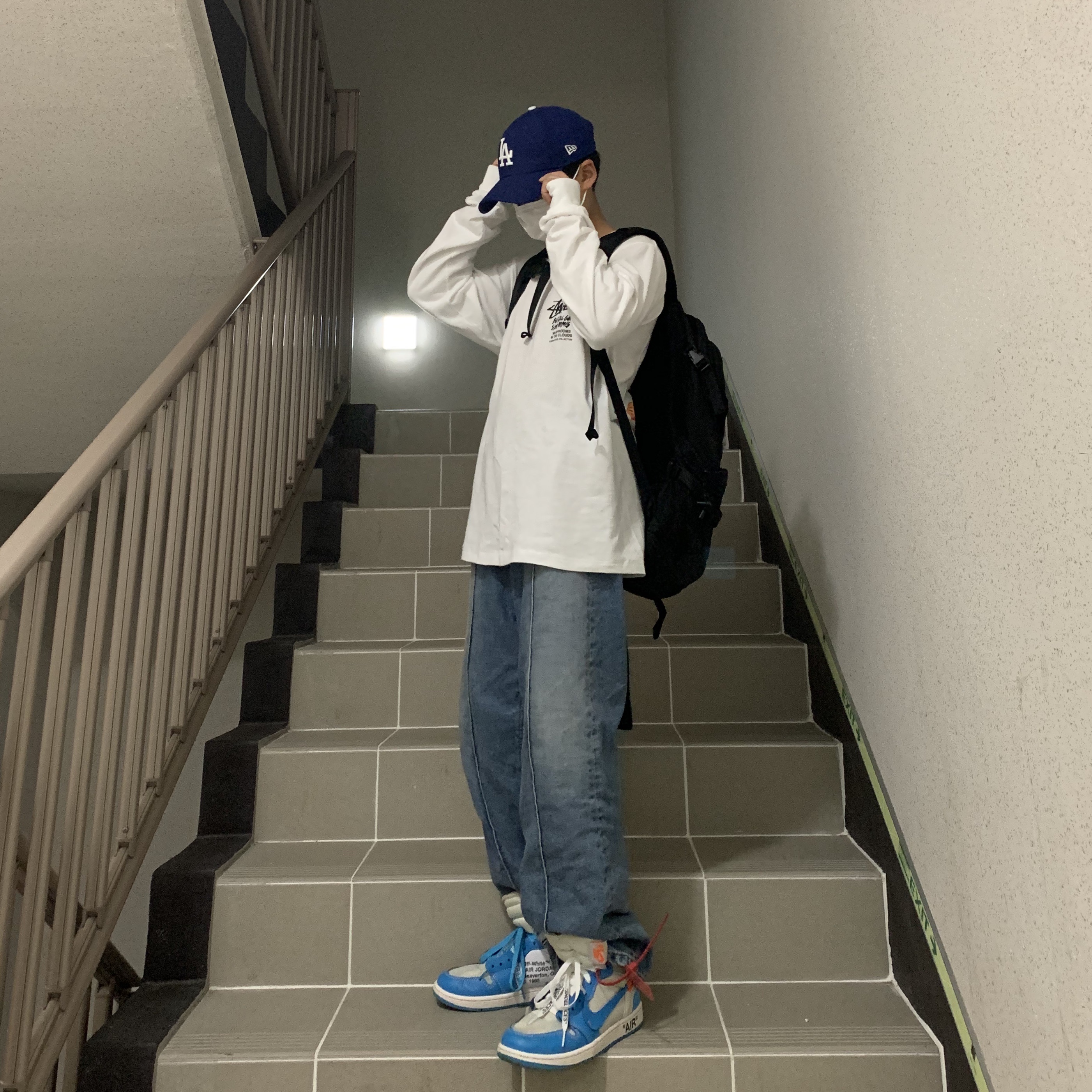 Jordan 1 x Off-White Retro High University Blue 착용 스타일