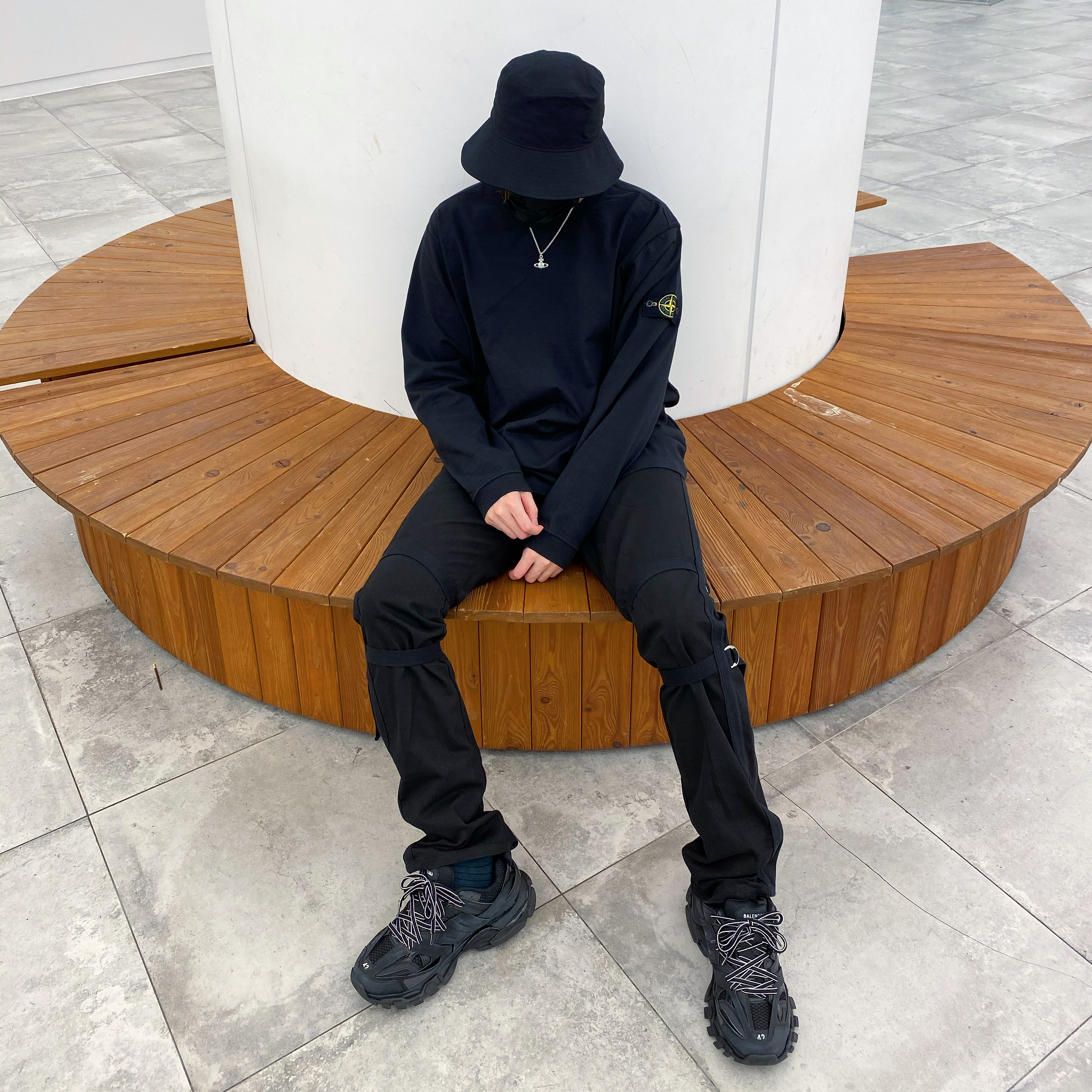 Balenciaga Track Sneakers Triple Black 착용 스타일