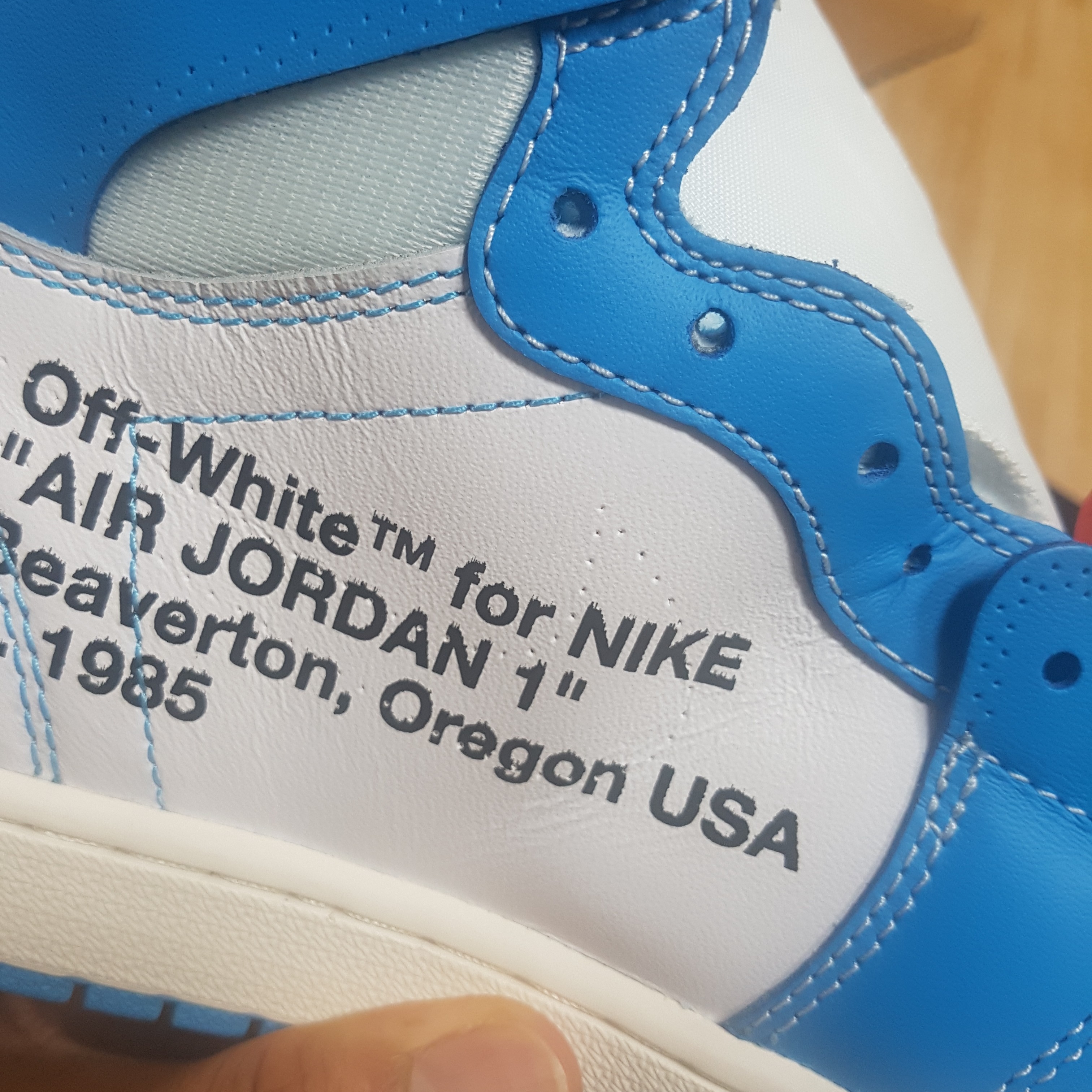 Jordan 1 x Off-White Retro High University Blue 착용 스타일 - 3