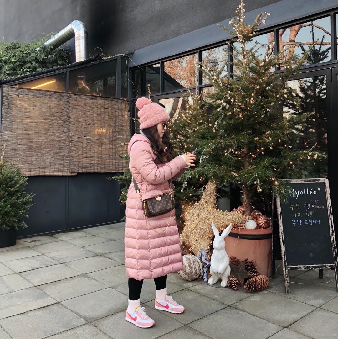 (W) Nike Daybreak Coral Stardust 착용 스타일