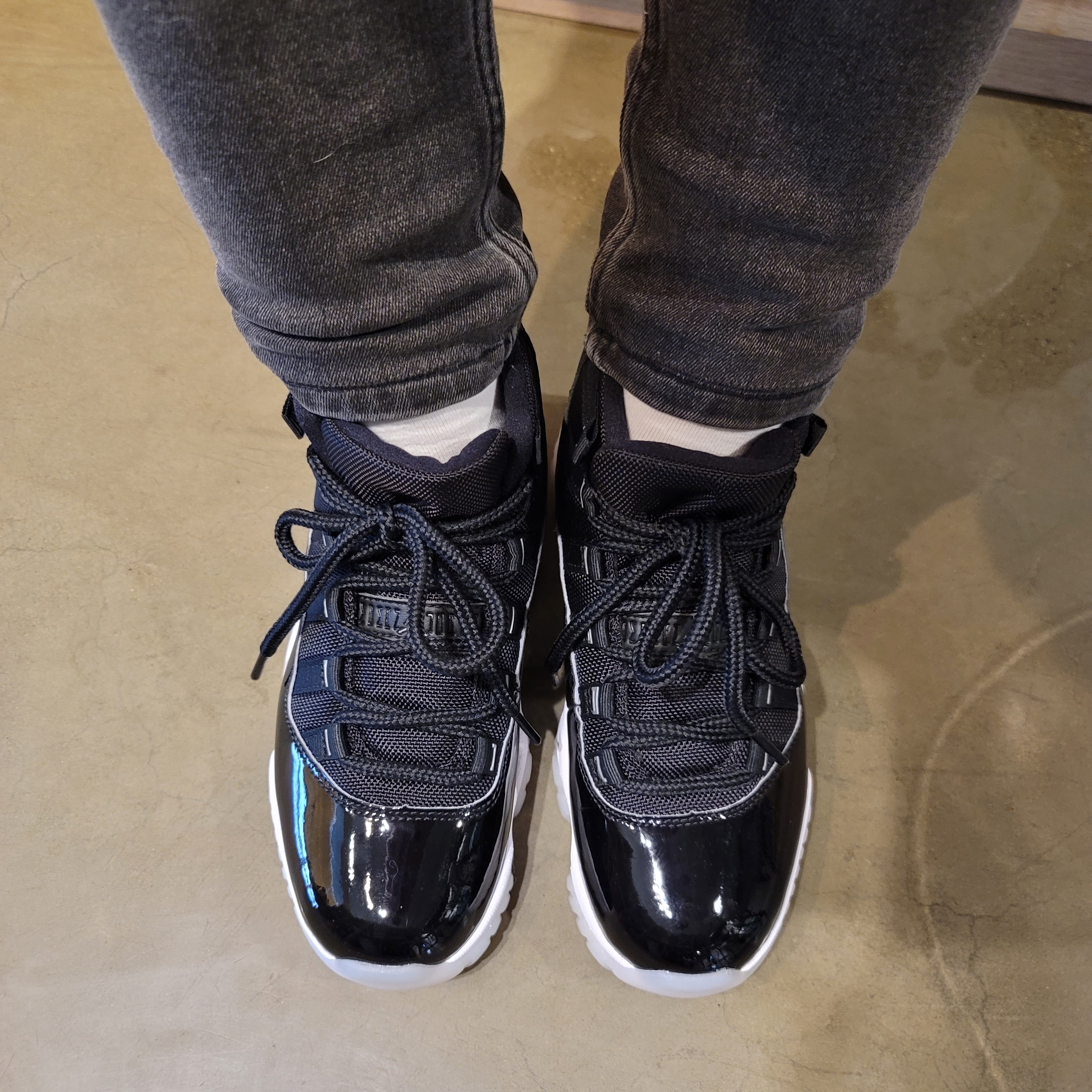 (W) Jordan 11 Retro Jubilee 착용 스타일 - 2