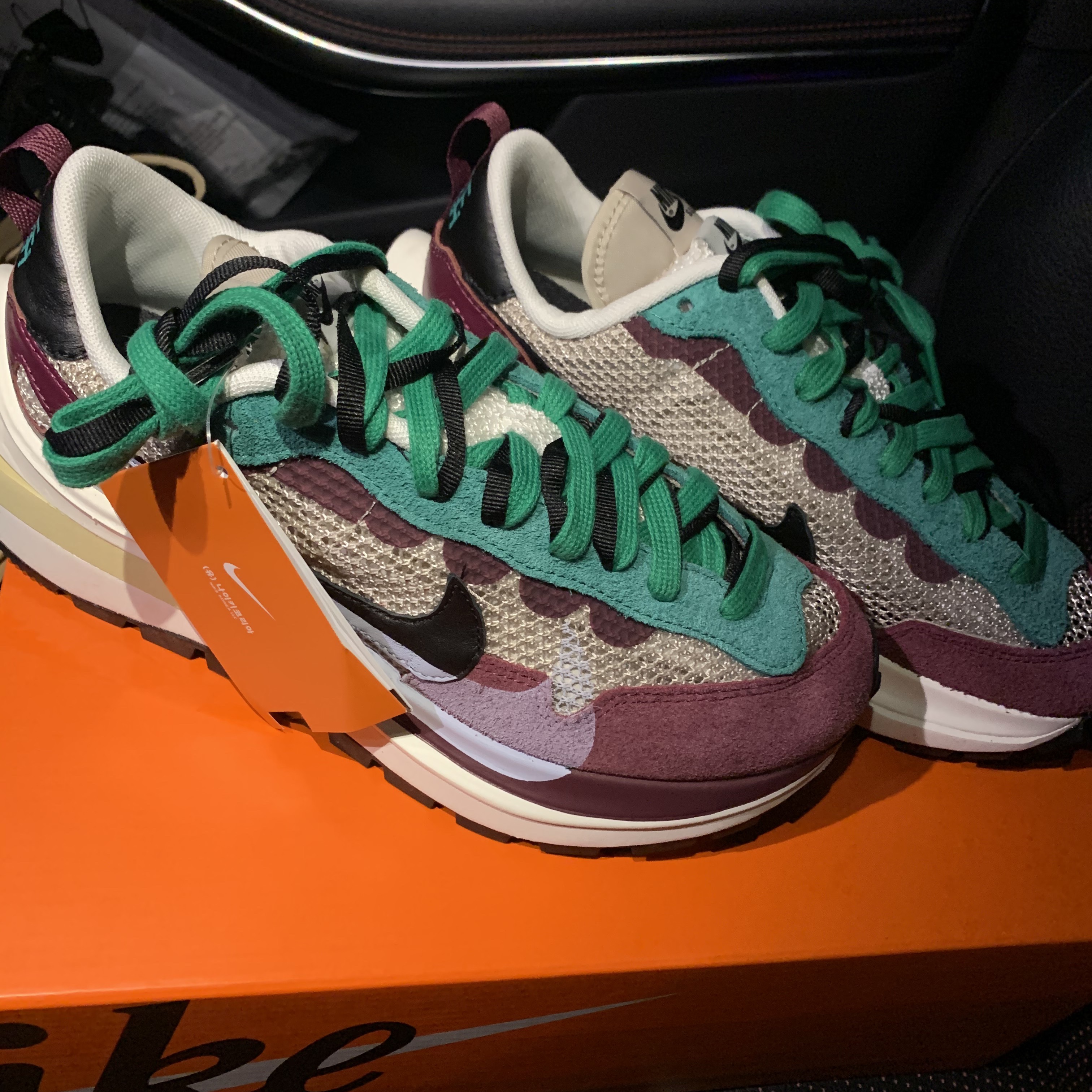 Nike x Sacai VaporWaffle String & Black Villain Red 착용 스타일 - 2