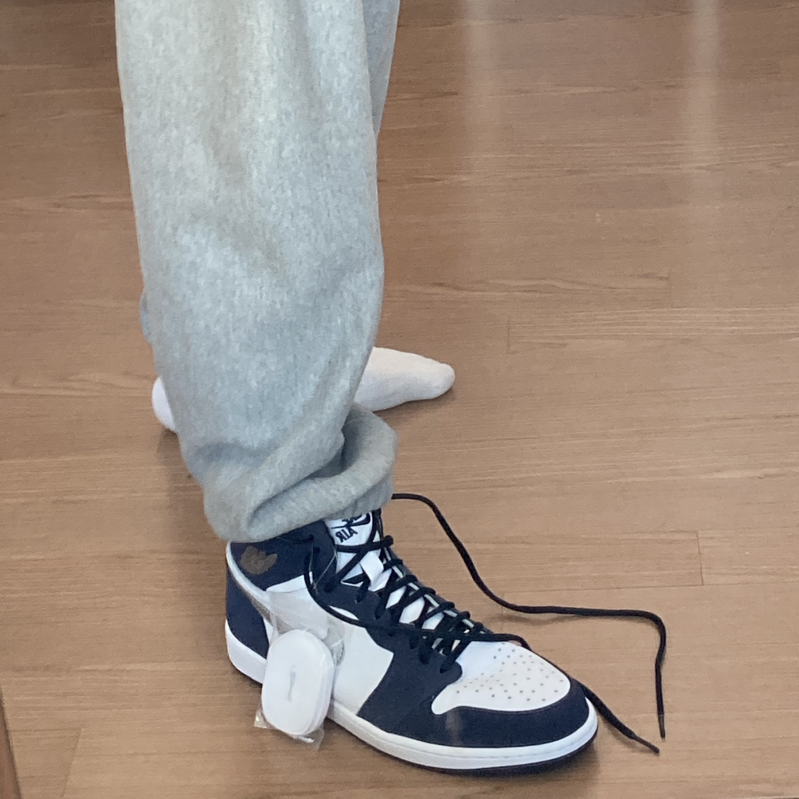 Jordan 1 Retro High OG CO.JP Midnight Navy 착용 스타일 - 2