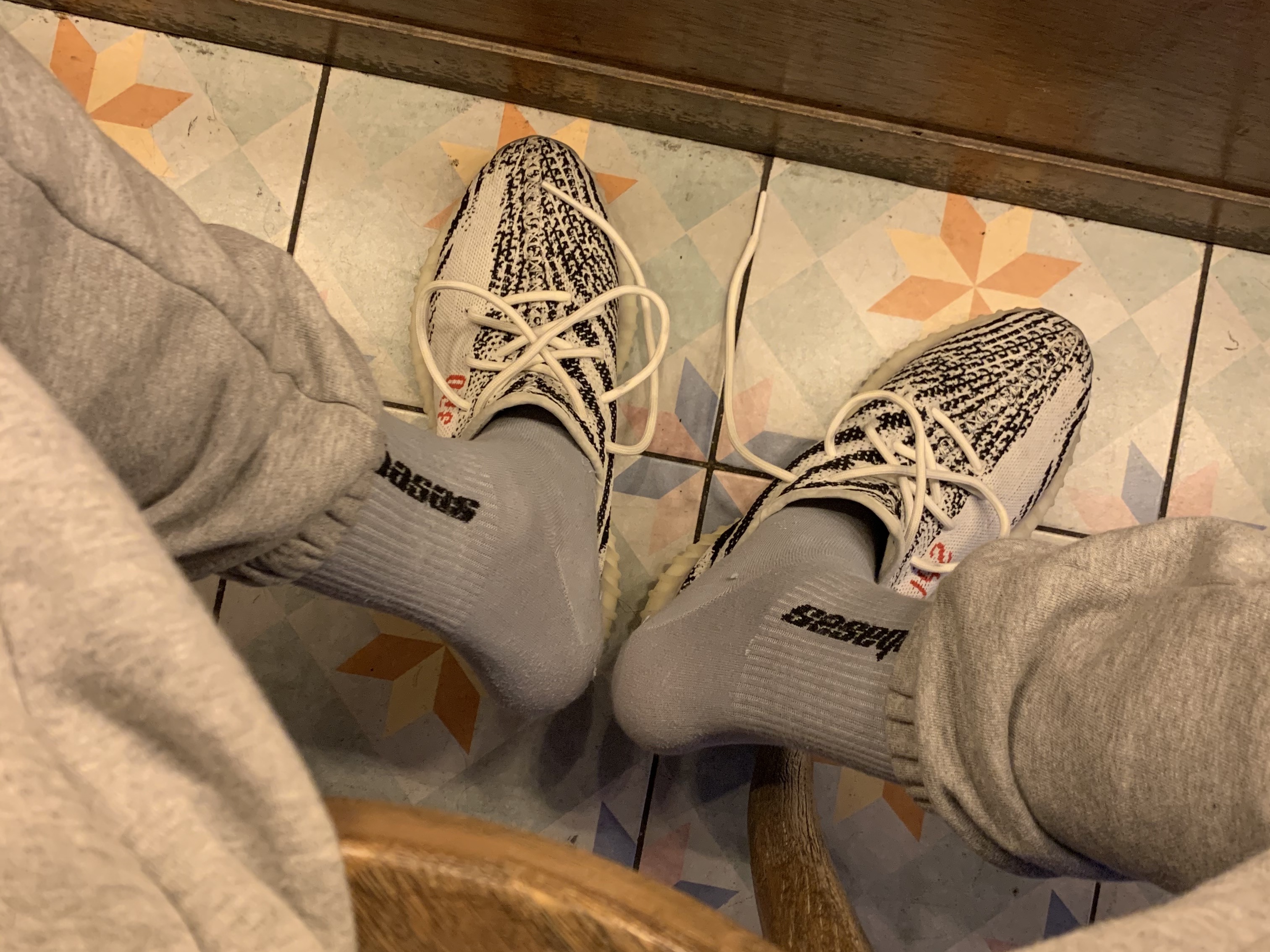 Adidas Yeezy Boost 350 V2 Zebra 2017/2019/2020 착용 스타일