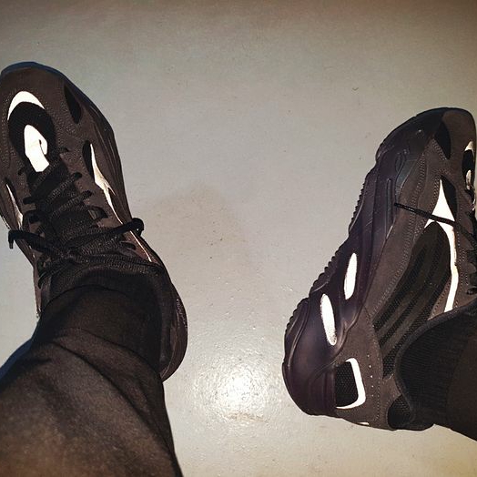 Adidas Yeezy Boost 700 V2 Vanta 2019 착용 스타일 - 5