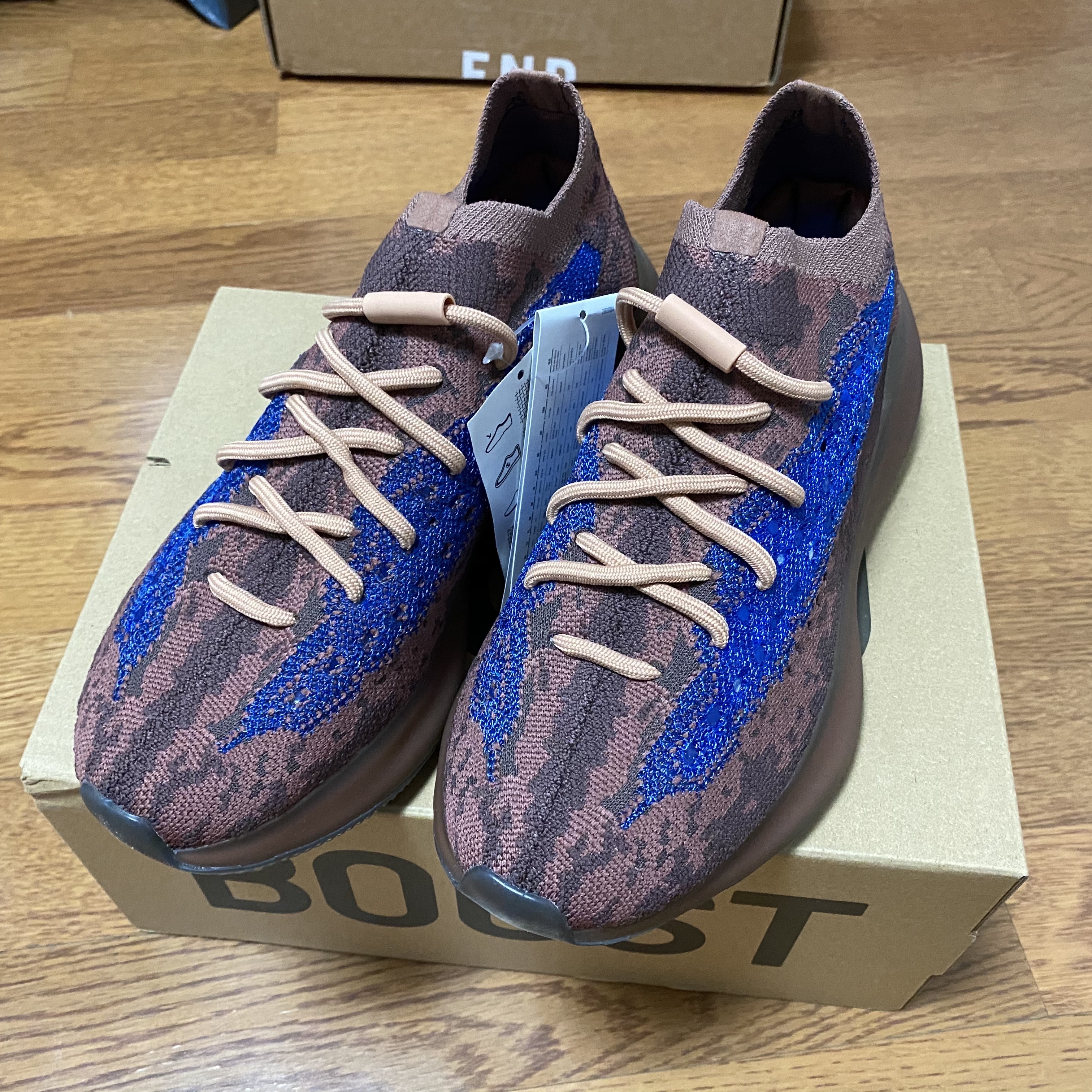 Adidas Yeezy Boost 380 Azure - Non-Reflective 착용 스타일 - 2