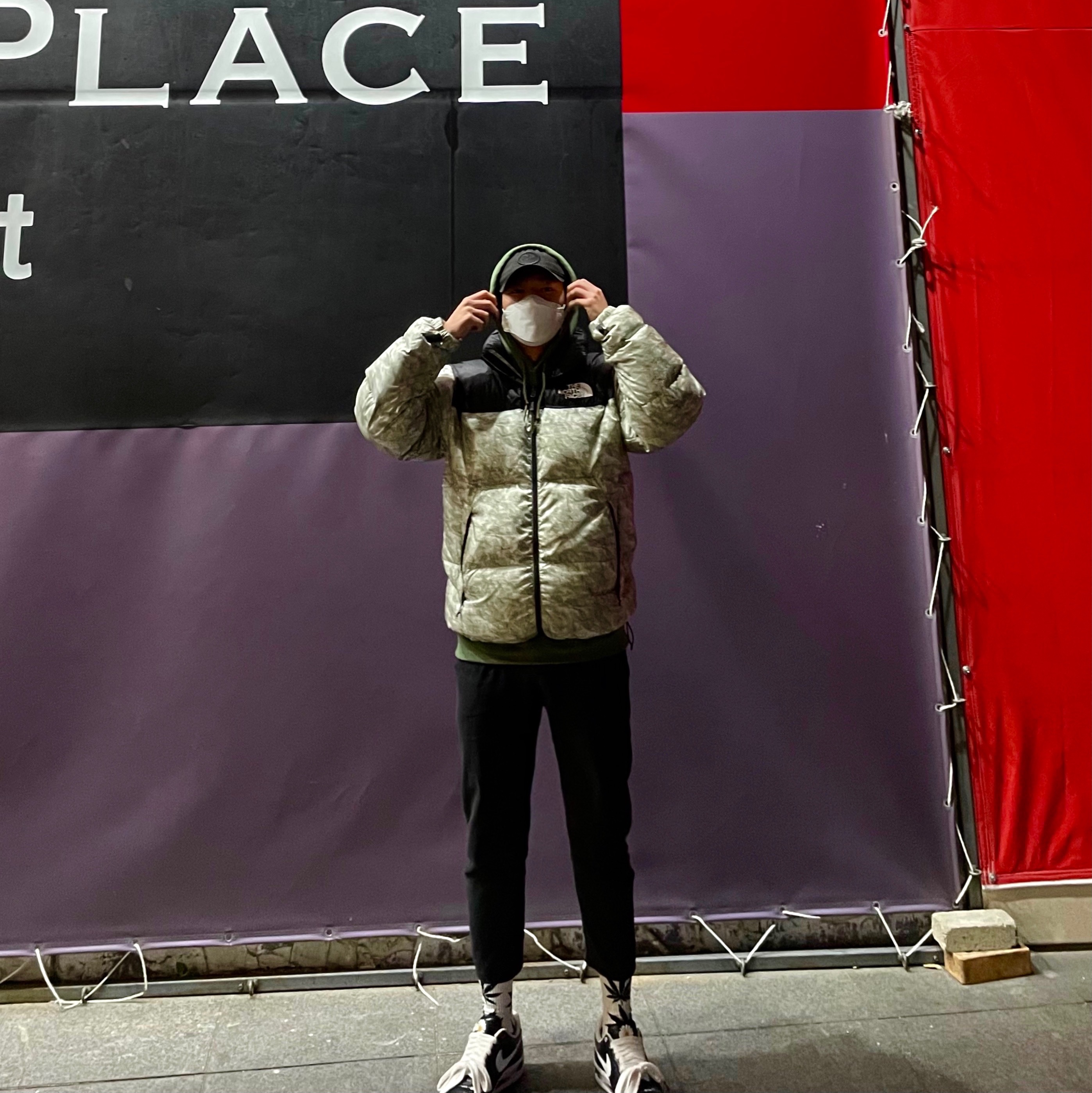 Nike x Peaceminusone Air Force 1 Low Para-Noise, Supreme x The North Face Paper Print Nuptse Jacket - 19FW 착용 스타일 - 1