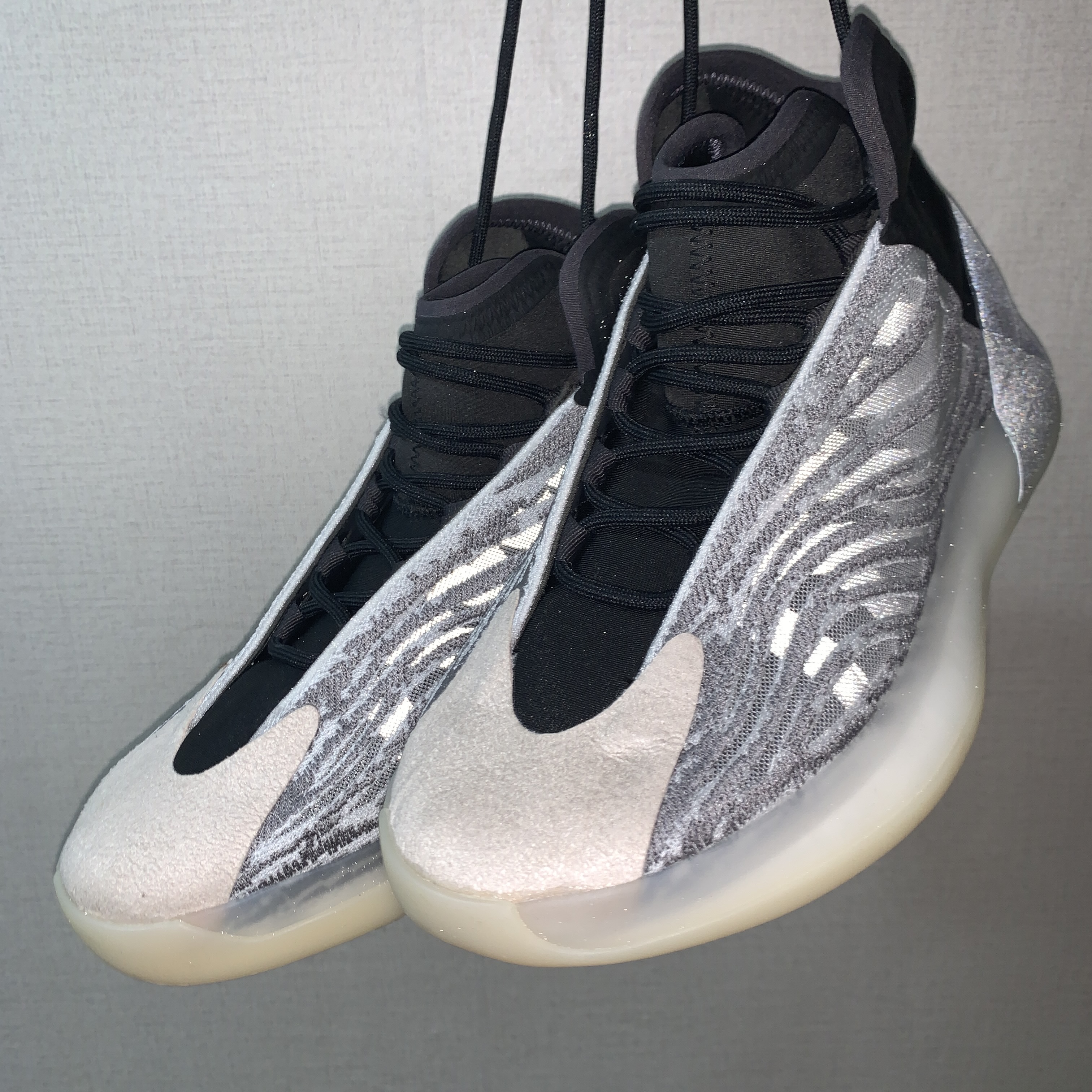 Adidas Yeezy QNTM Lifestyle 착용 스타일