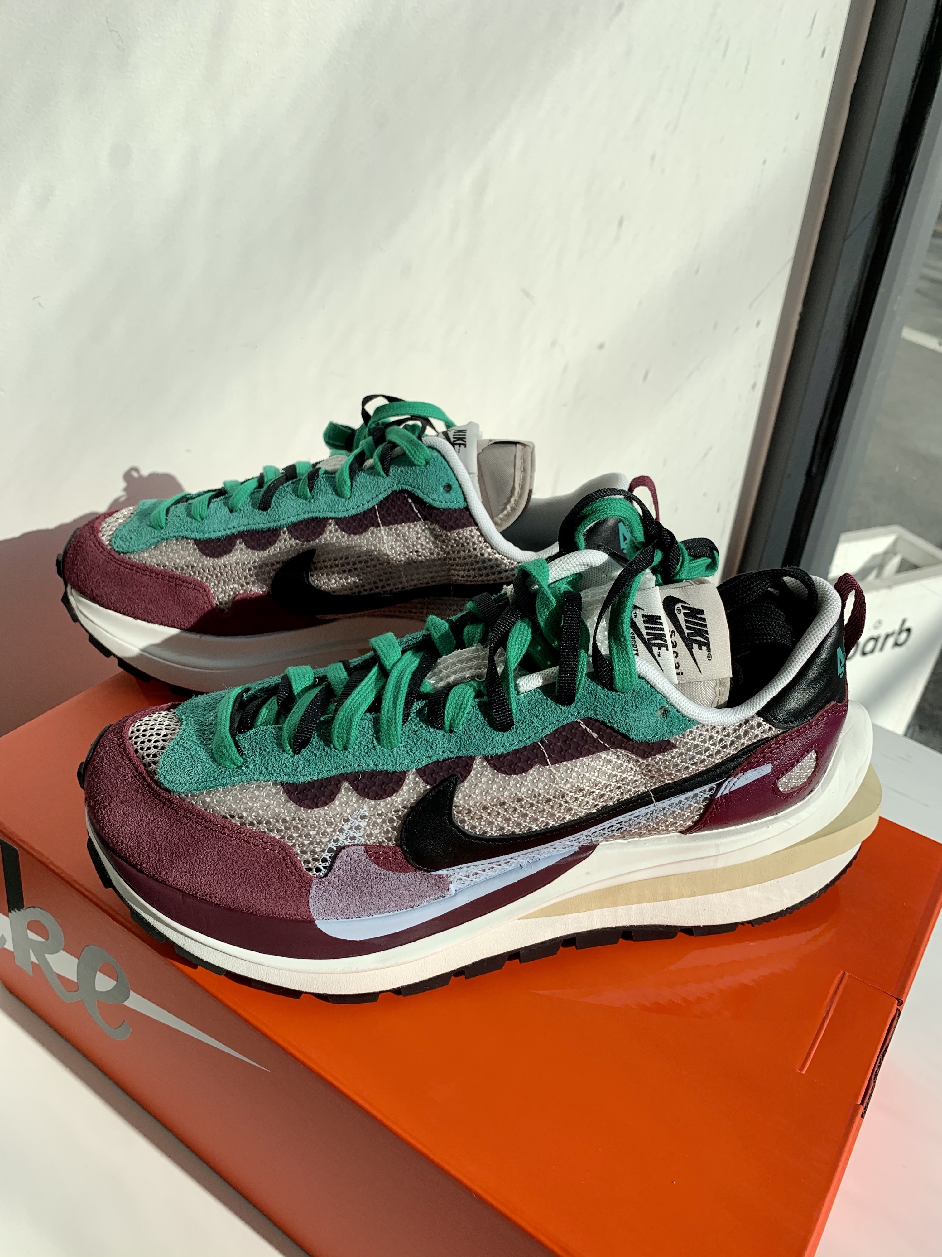 Nike x Sacai VaporWaffle String & Black Villain Red 착용 스타일 - 1