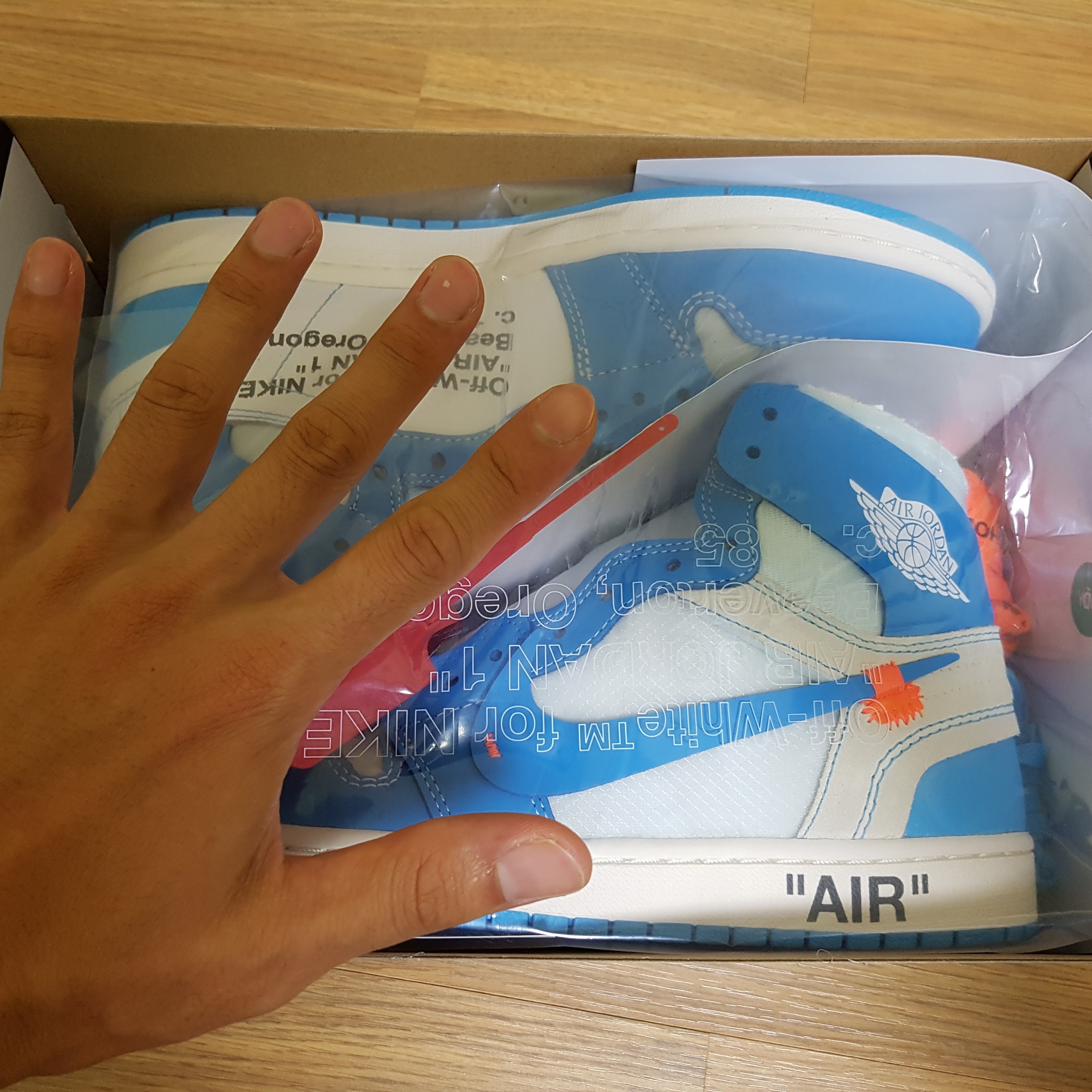 Jordan 1 x Off-White Retro High University Blue 착용 스타일 - 1