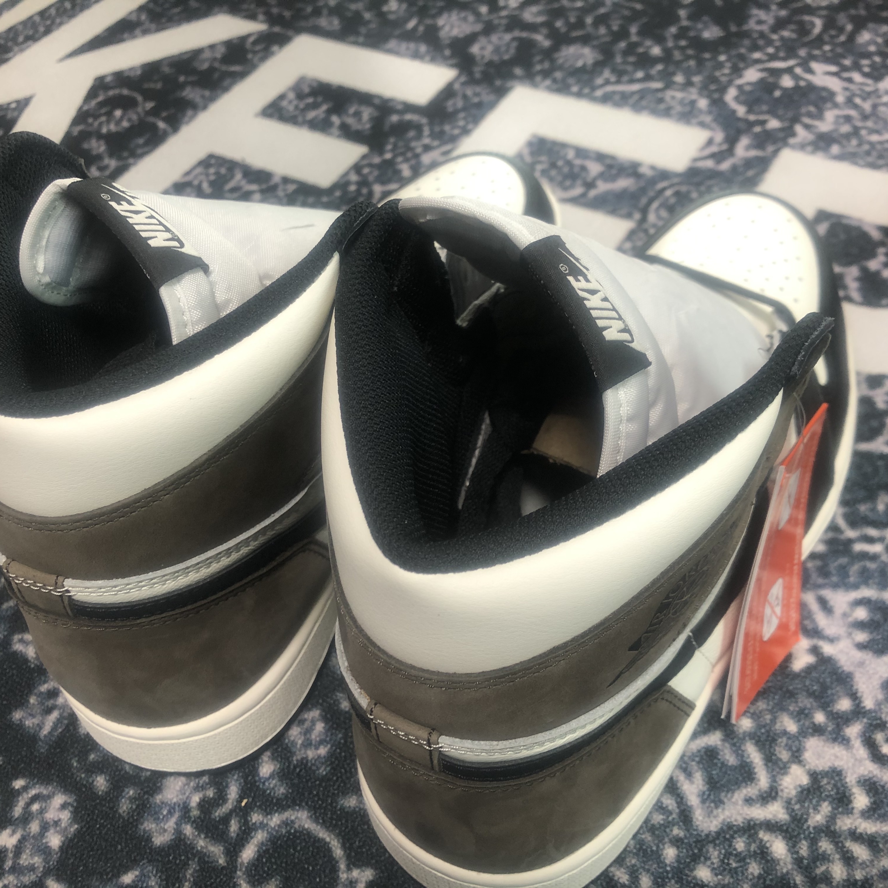 Jordan 1 Retro High OG Black Mocha 착용 스타일