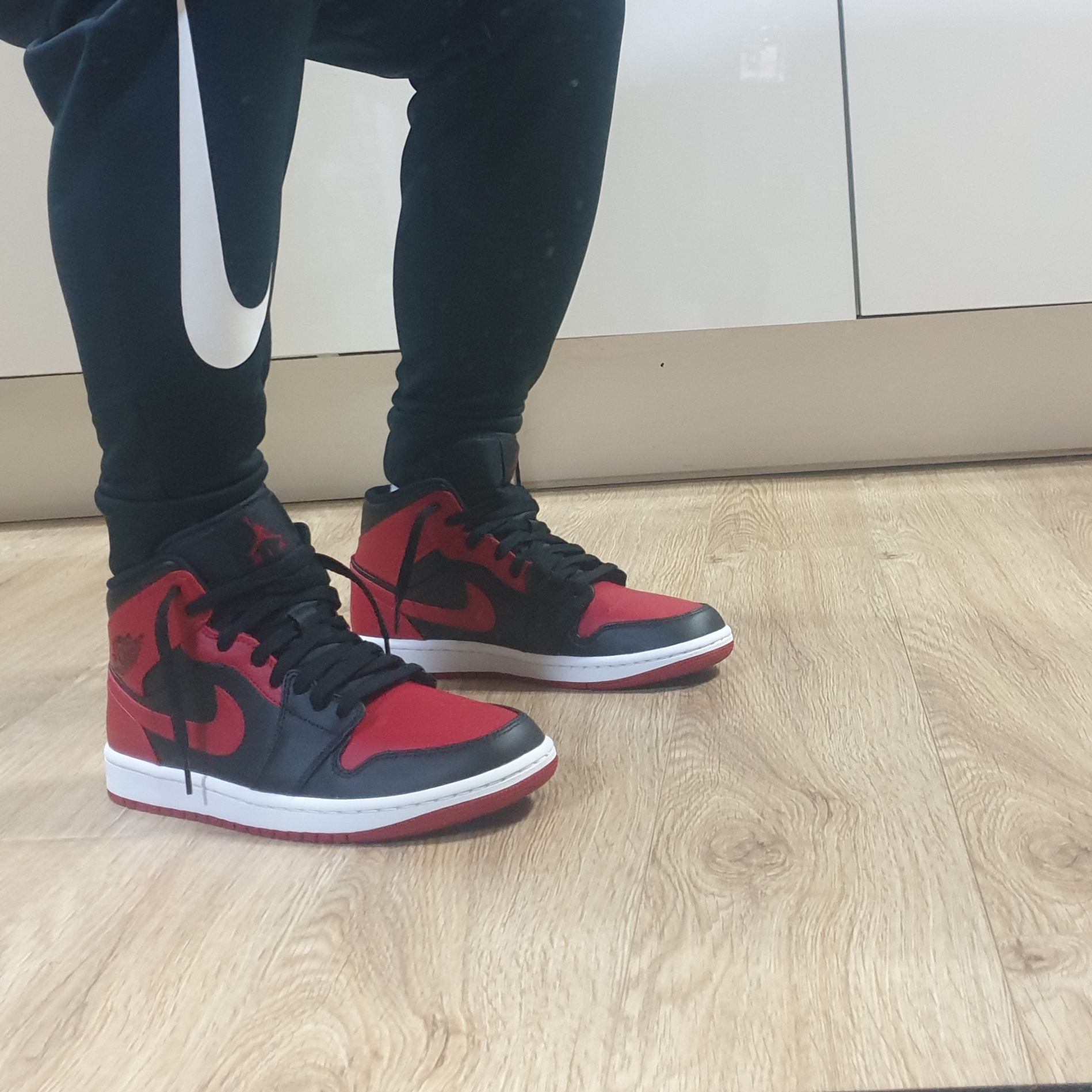 Jordan 1 Mid Bred Banned 2020 착용 스타일 - 1