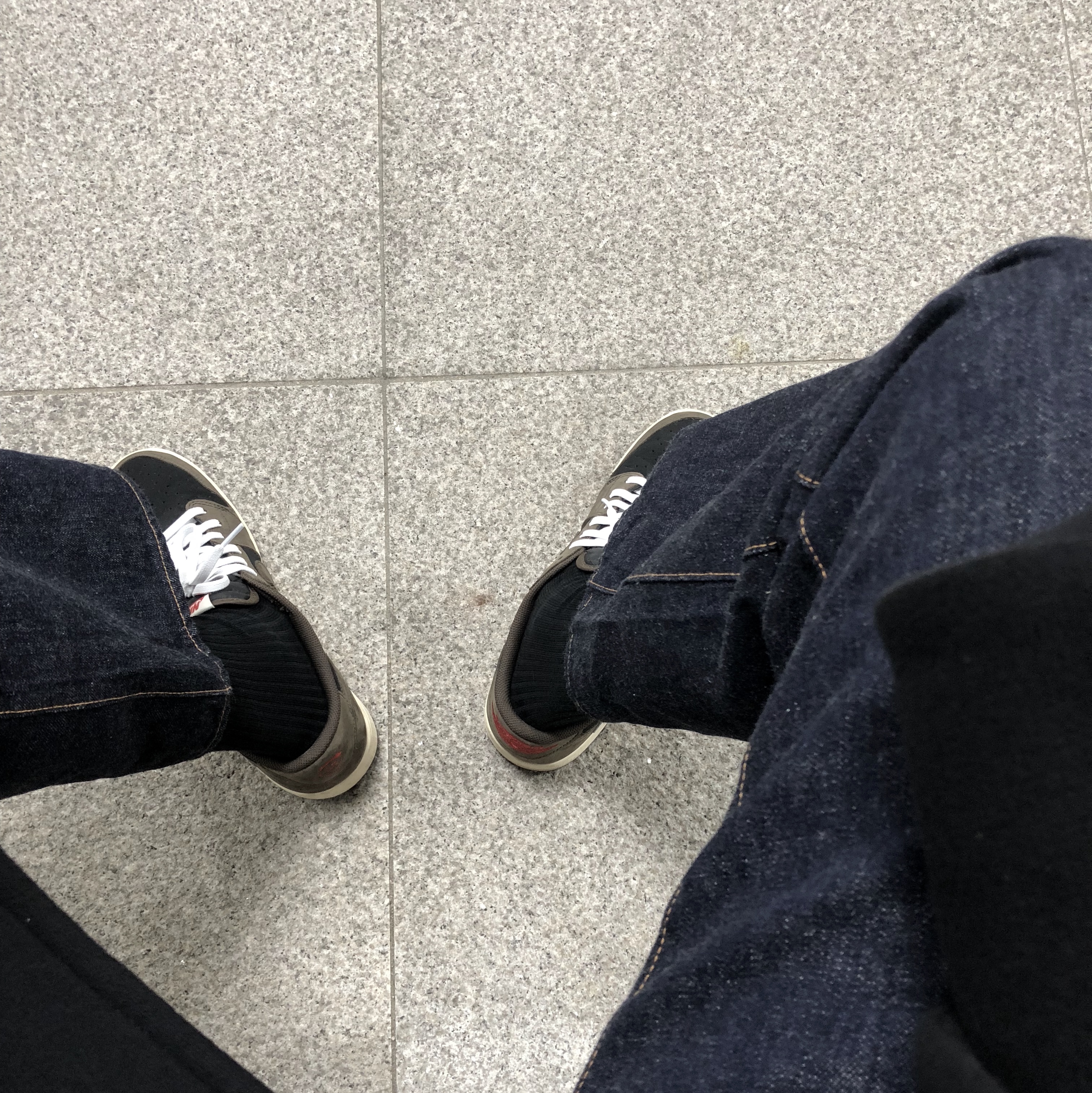 Jordan 1 x Travis Scott Retro Low OG SP Mocha 착용 스타일