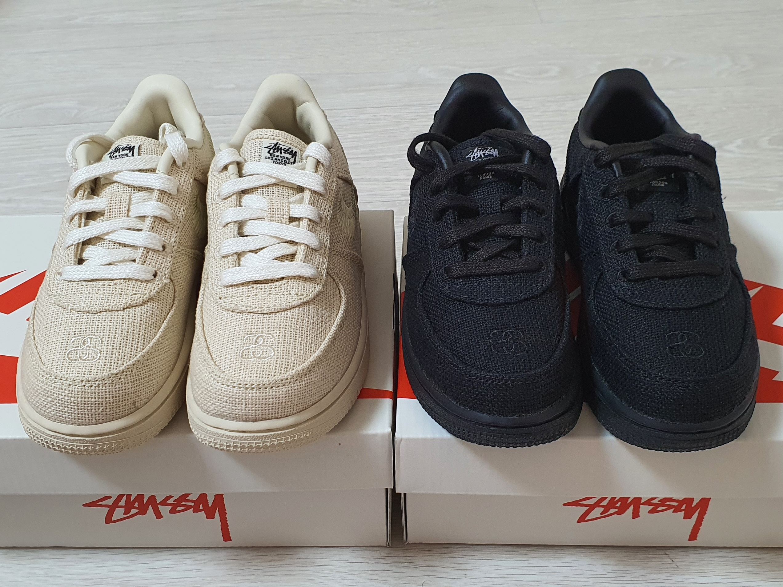 (TD) Nike x Stussy Air Force 1 Low Fossil, (TD) Nike x Stussy Air Force 1 Low Triple Black 착용 스타일 - 1