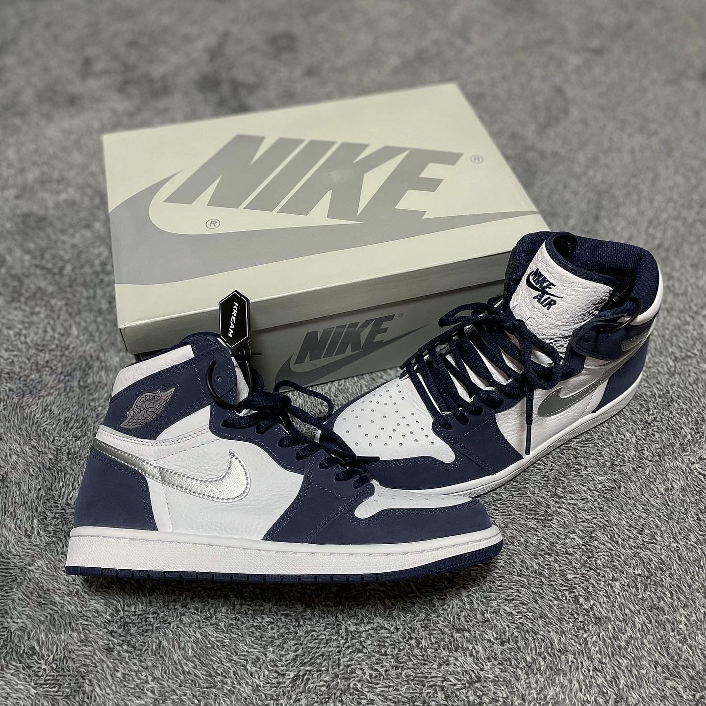 Jordan 1 Retro High OG CO.JP Midnight Navy 착용 스타일 - 2
