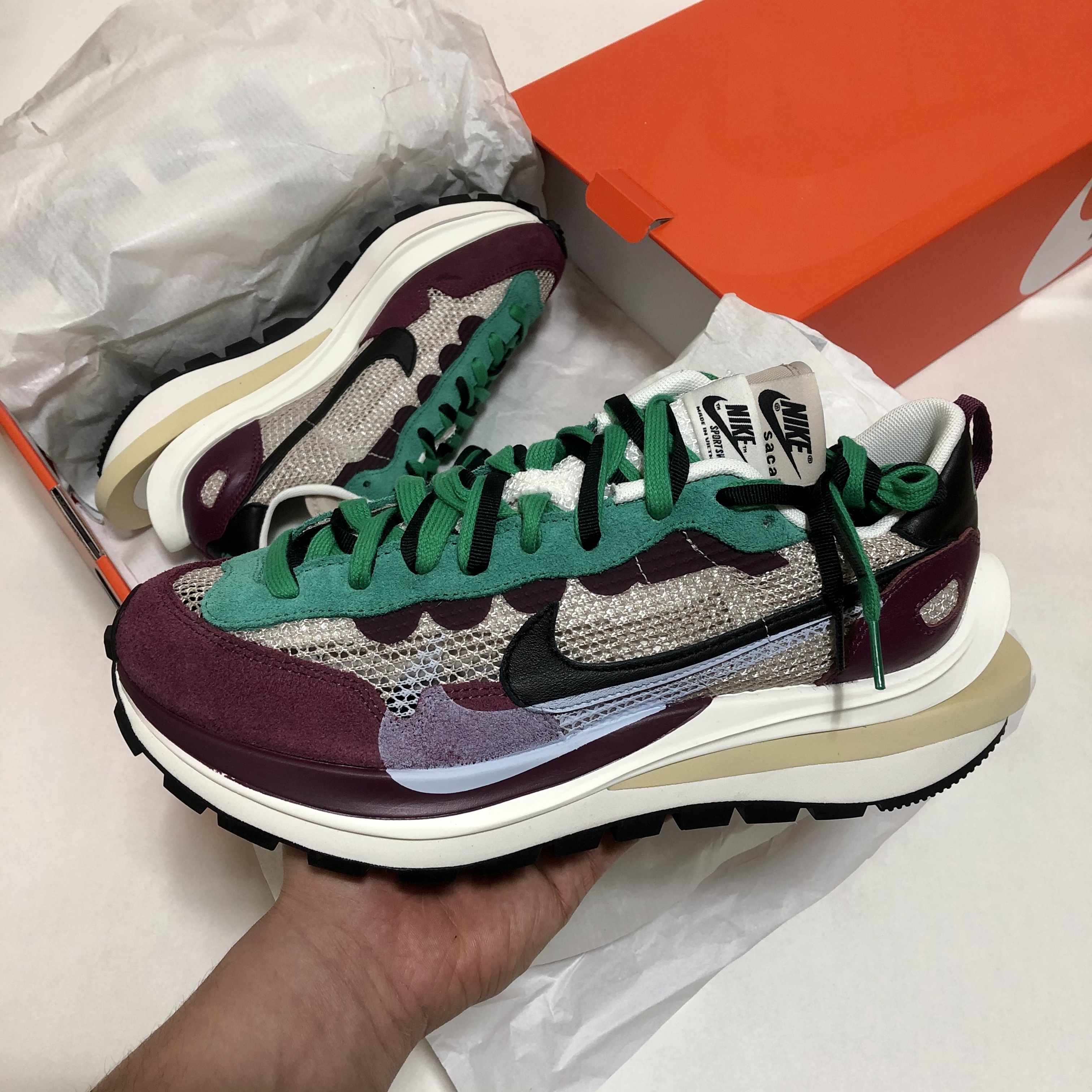 Nike x Sacai VaporWaffle String & Black Villain Red 착용 스타일