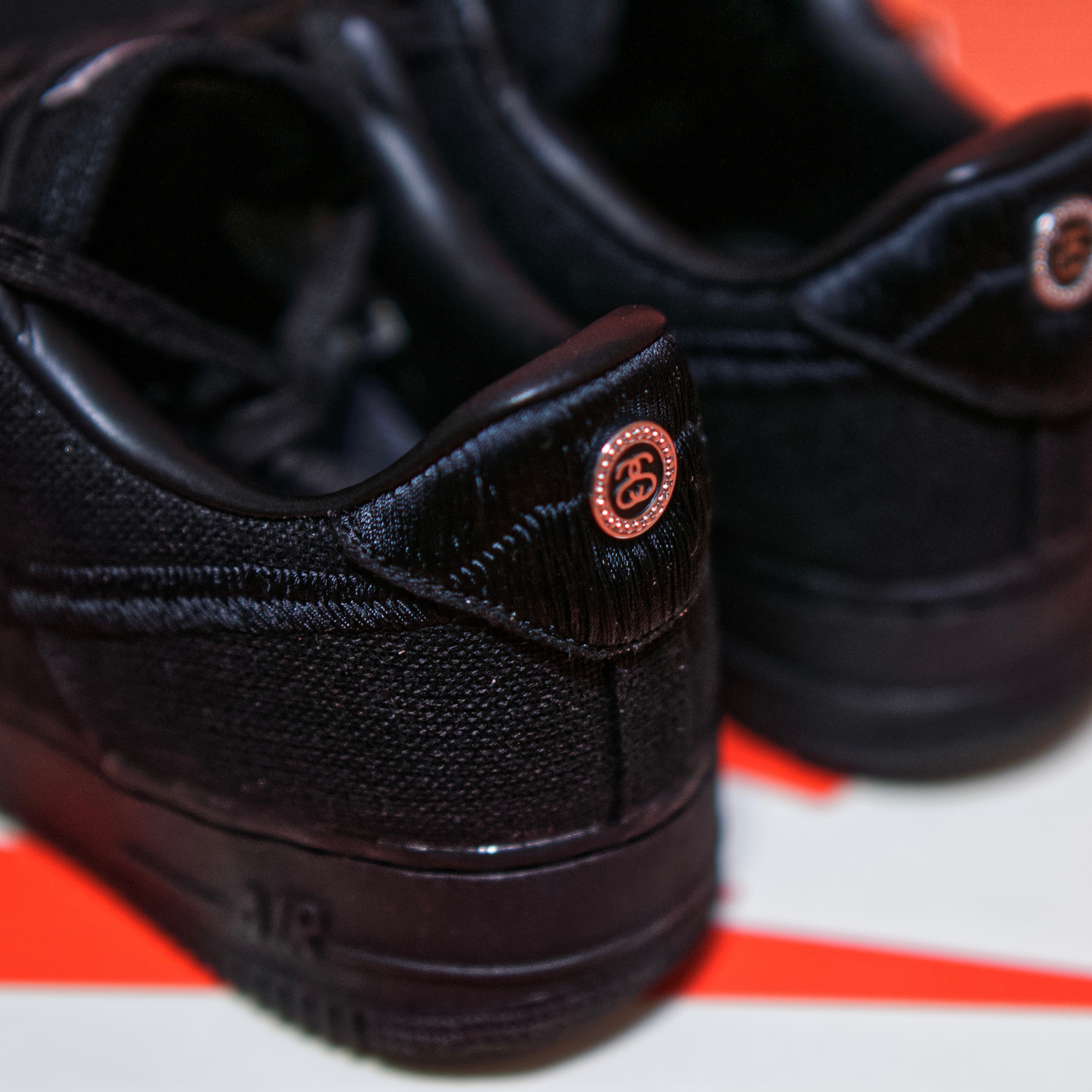 Nike x Stussy Air Force 1 Low Triple Black 착용 스타일 - 2