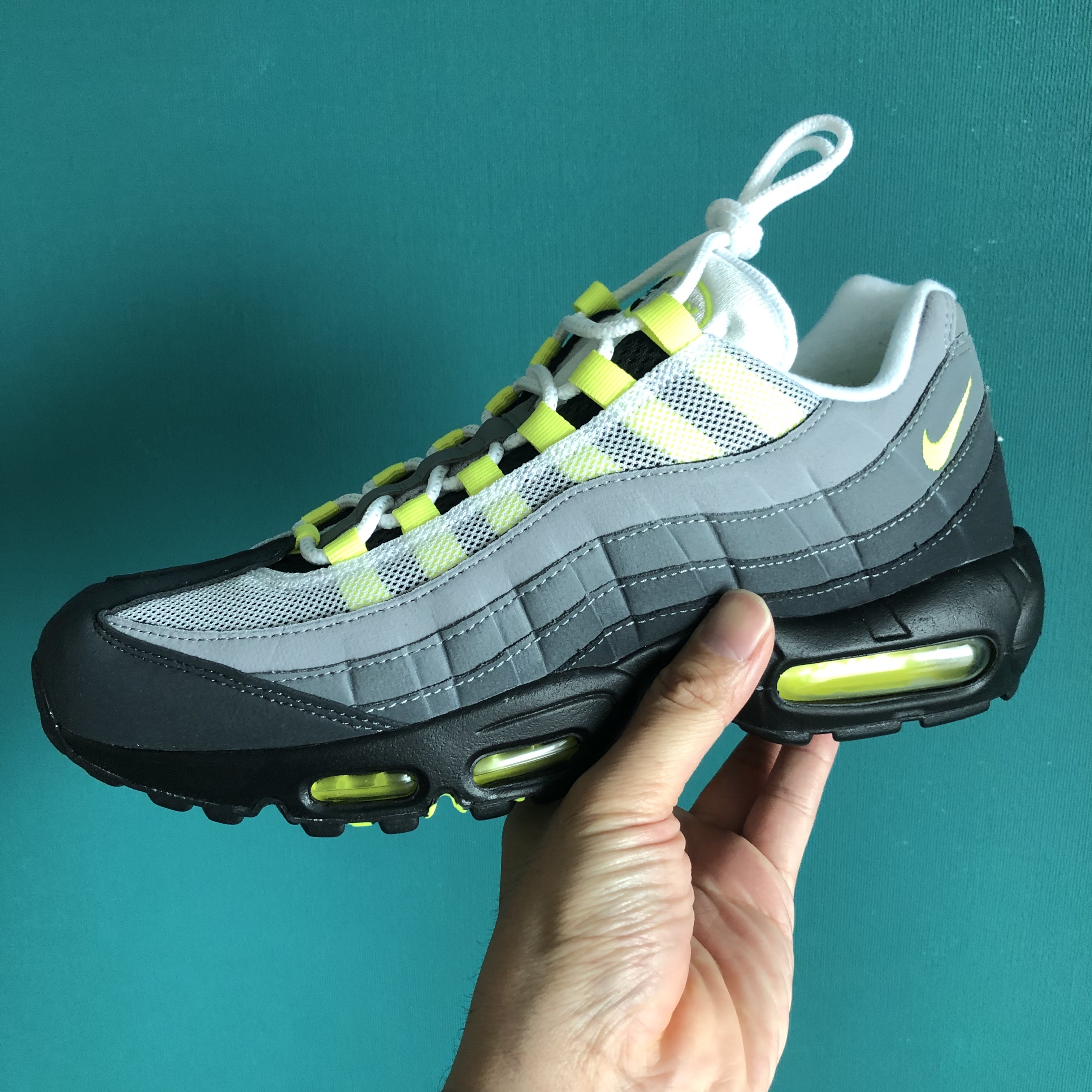 Nike Air Max 95 OG Neon Yellow 2020 착용 스타일