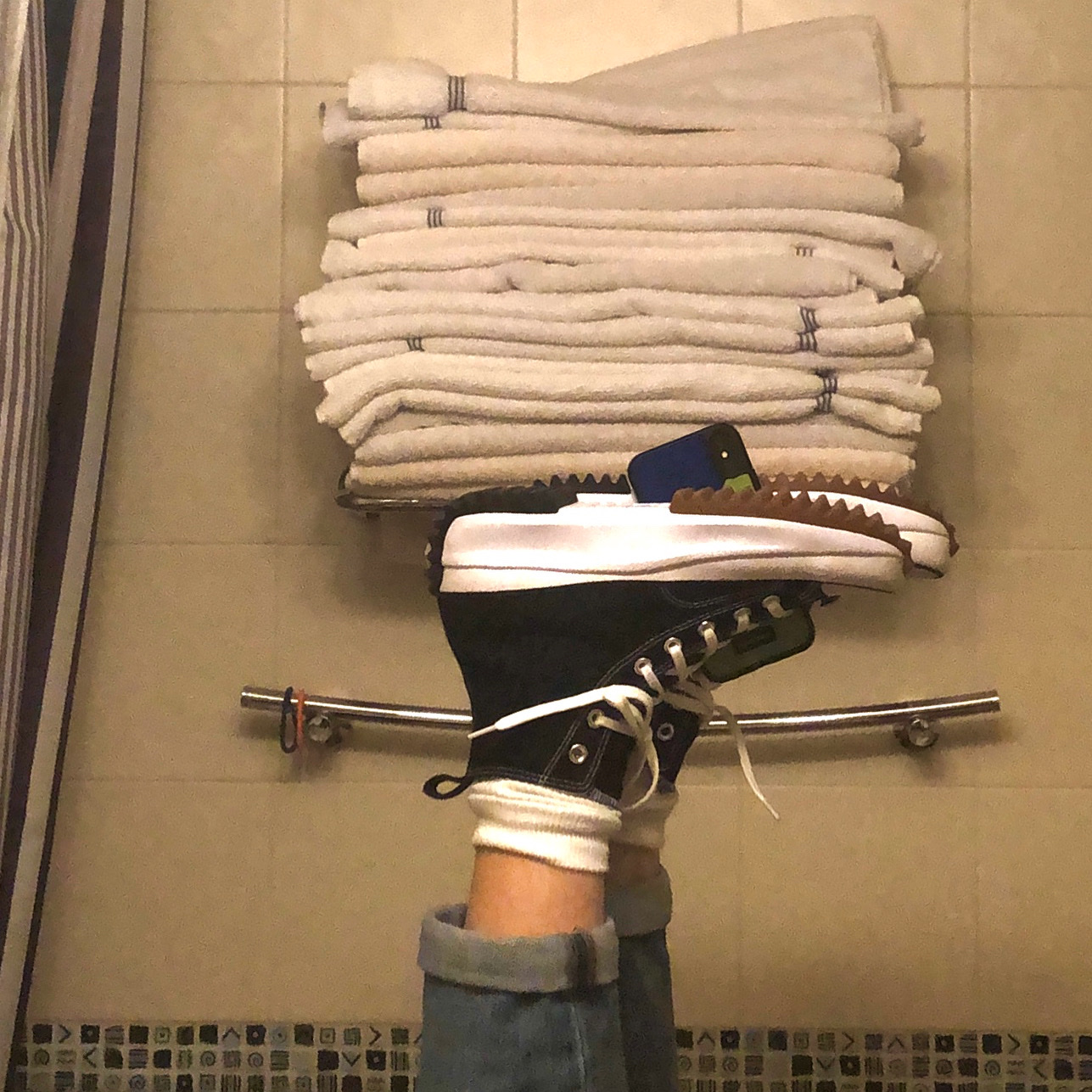 Converse Run Star Hike Hi Black White Gum 착용 스타일