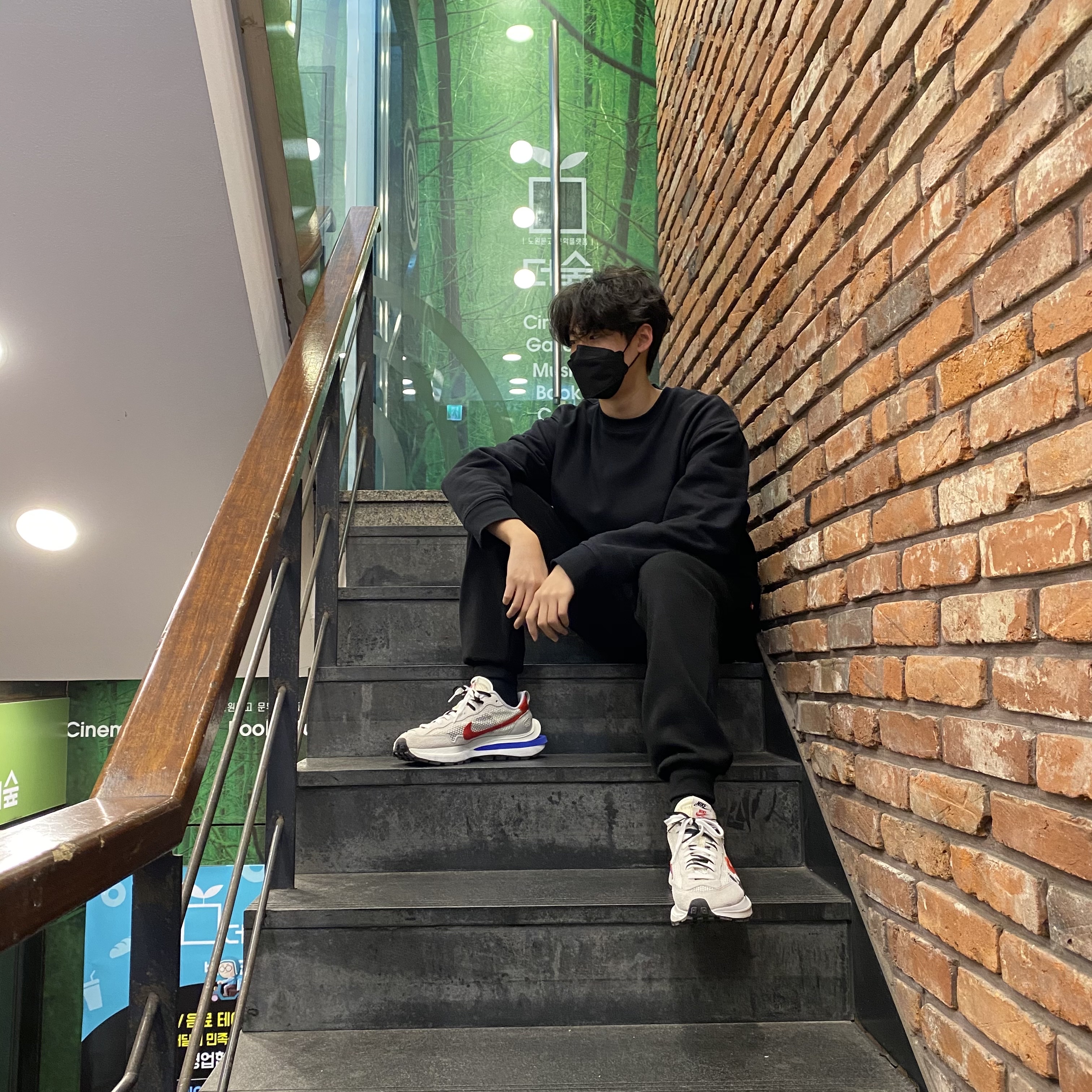 Nike x Sacai VaporWaffle Royal Fuchsia 착용 스타일