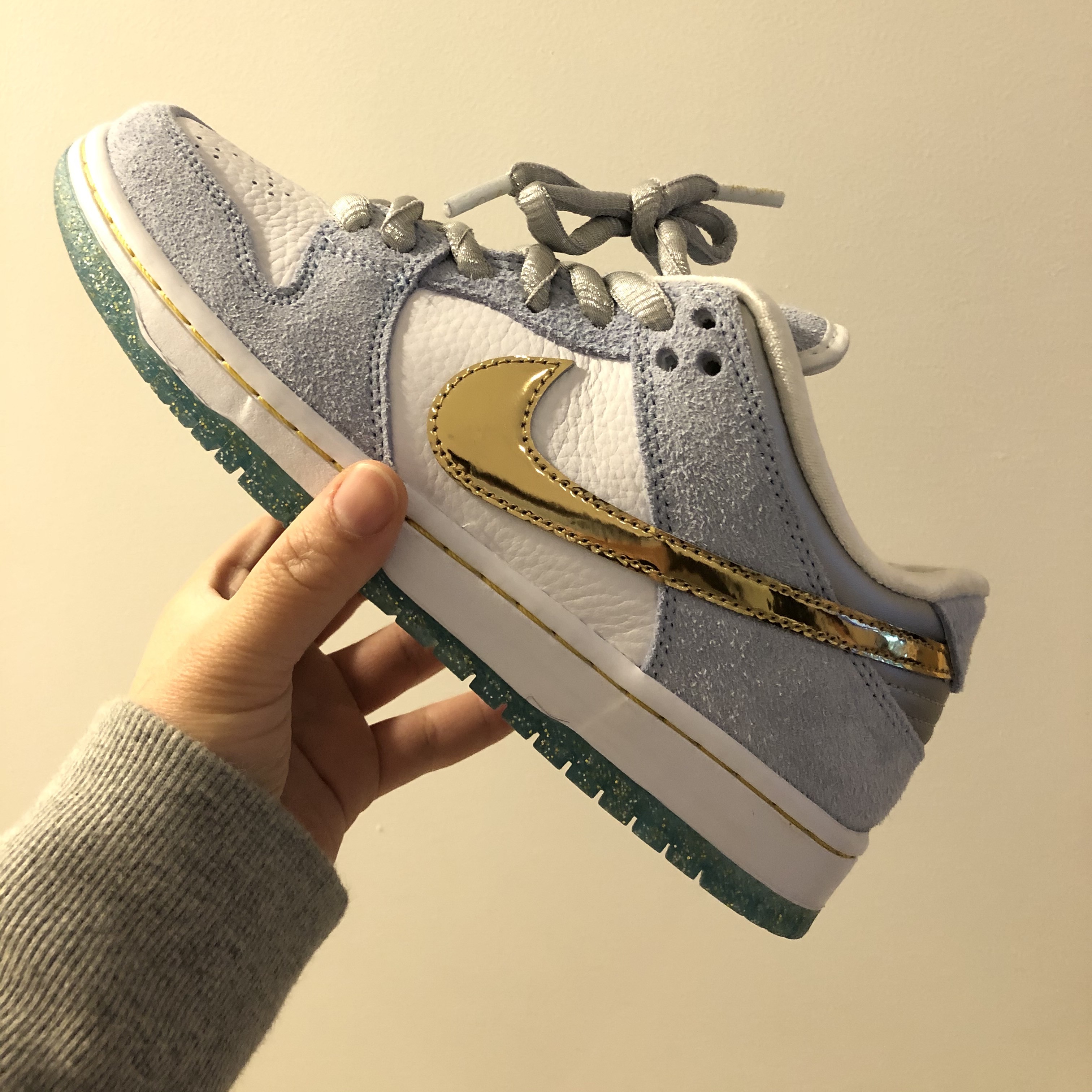 Nike x Sean Cliver SB Dunk Low Holiday Special 착용 스타일
