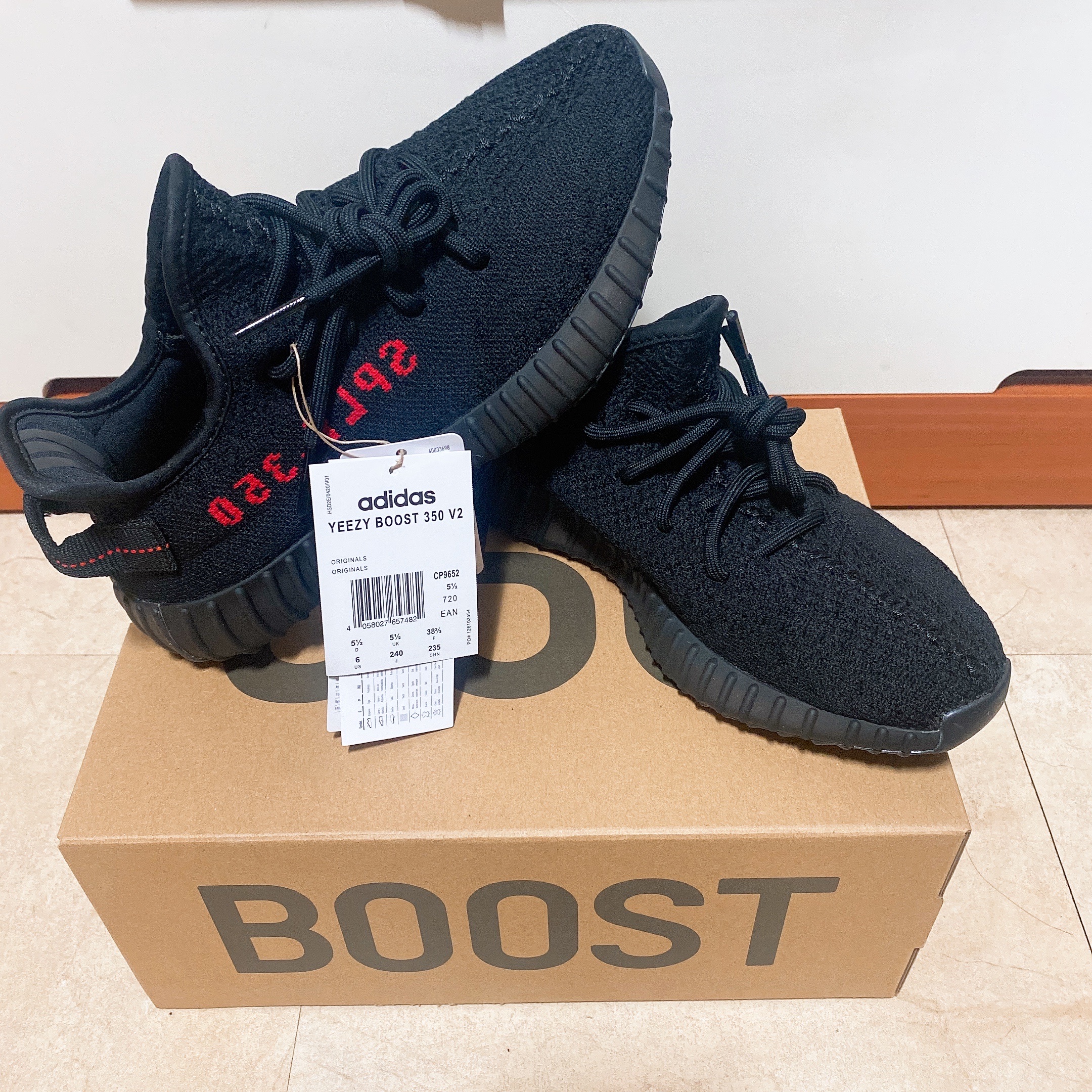 Adidas Yeezy Boost 350 V2 Black Red 2020 착용 스타일