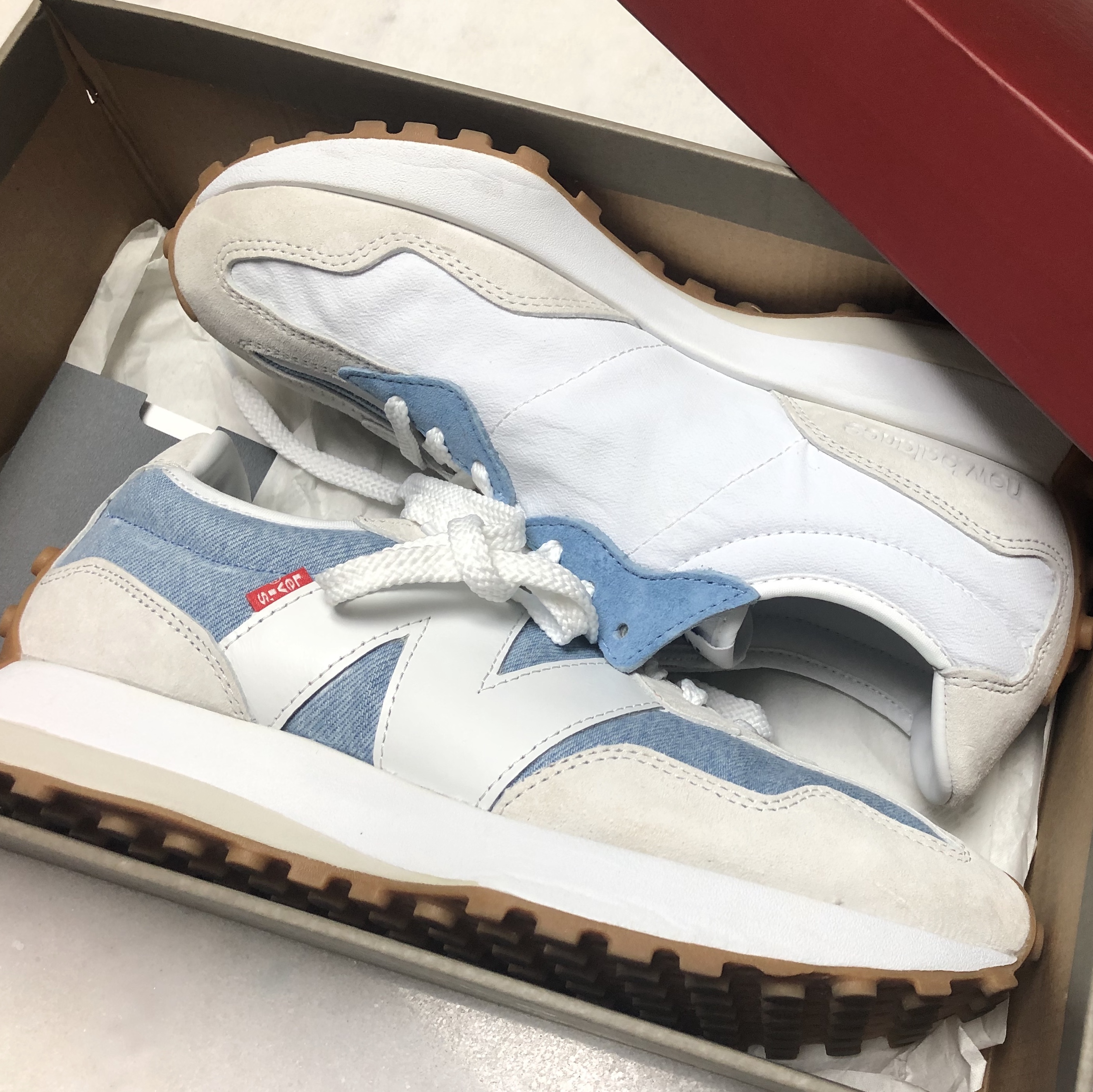 (W) New Balance x Levi's 327 Blue - Levi's Tag 착용 스타일 - 2