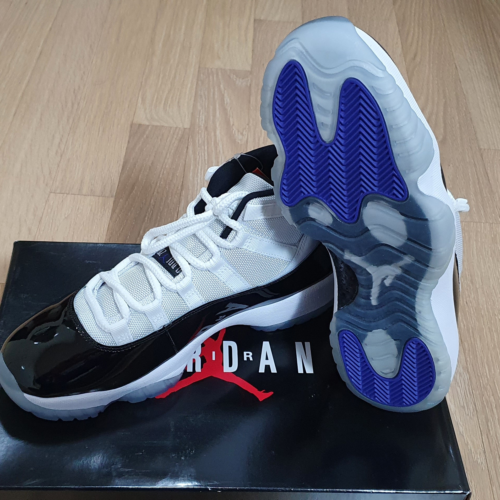 Jordan 11 Retro Concord 2018 착용 스타일 - 2
