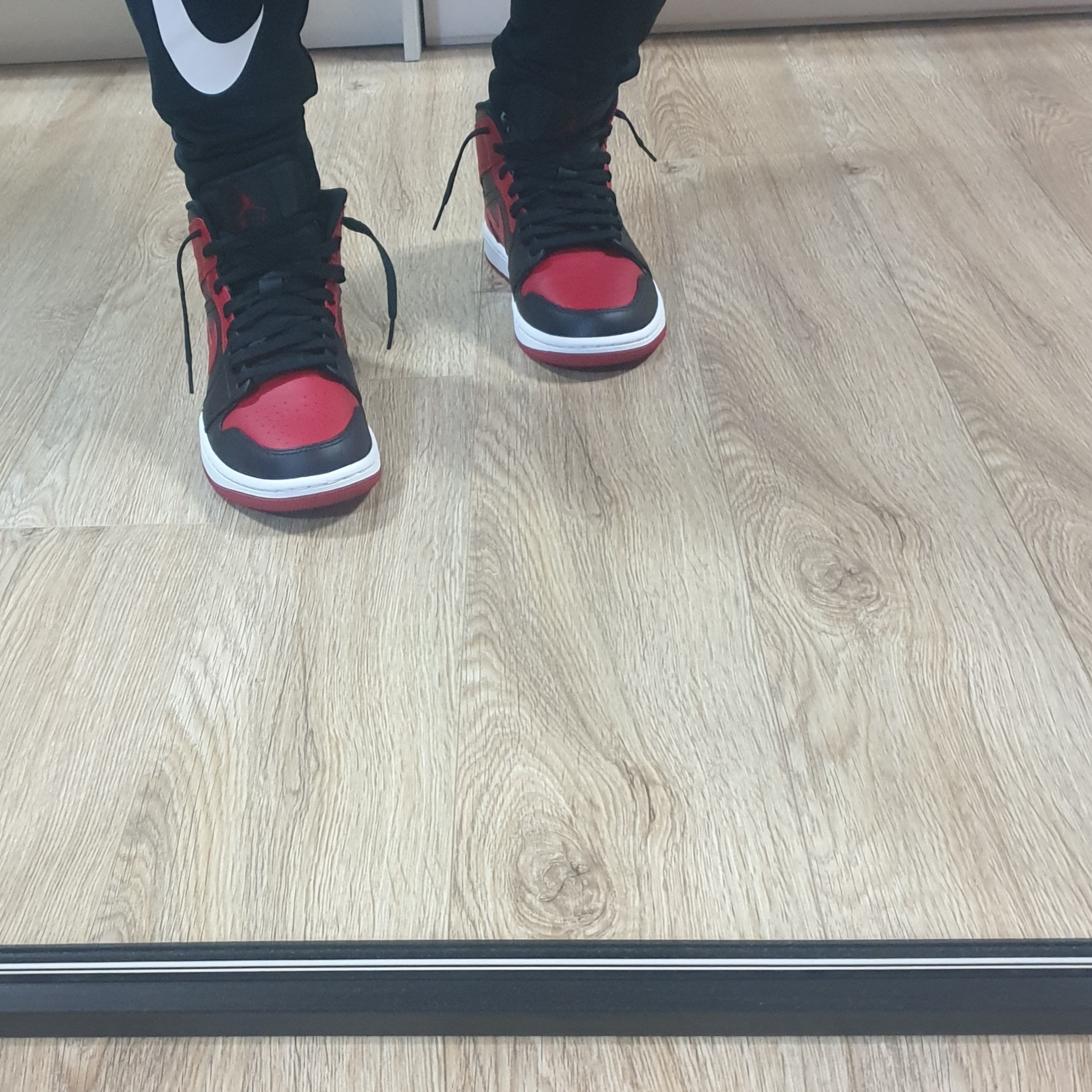 Jordan 1 Mid Bred Banned 2020 착용 스타일 - 2