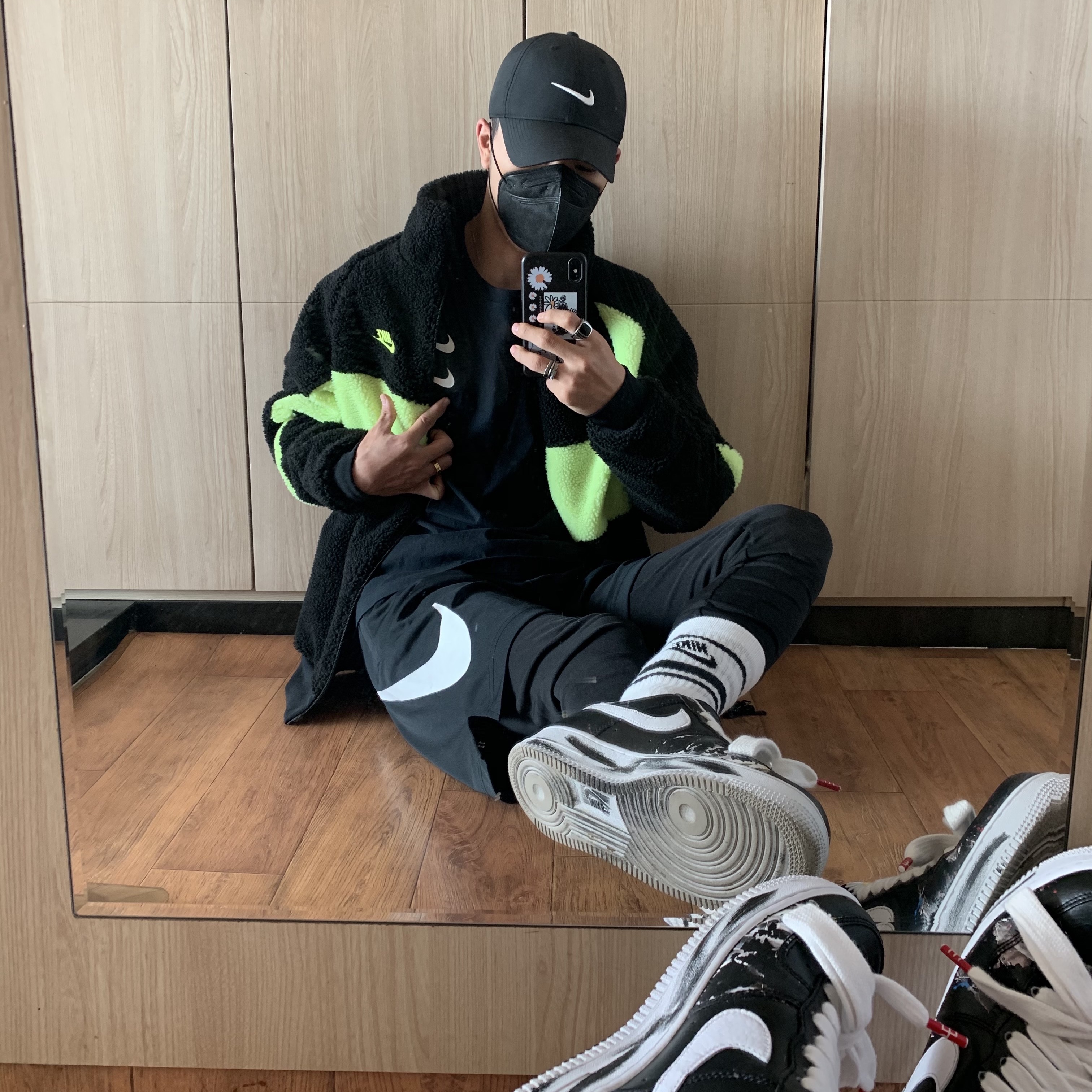 Nike x Peaceminusone Air Force 1 Low Para-Noise, Nike Big Swoosh Full Zip Jacket Black Volt 착용 스타일