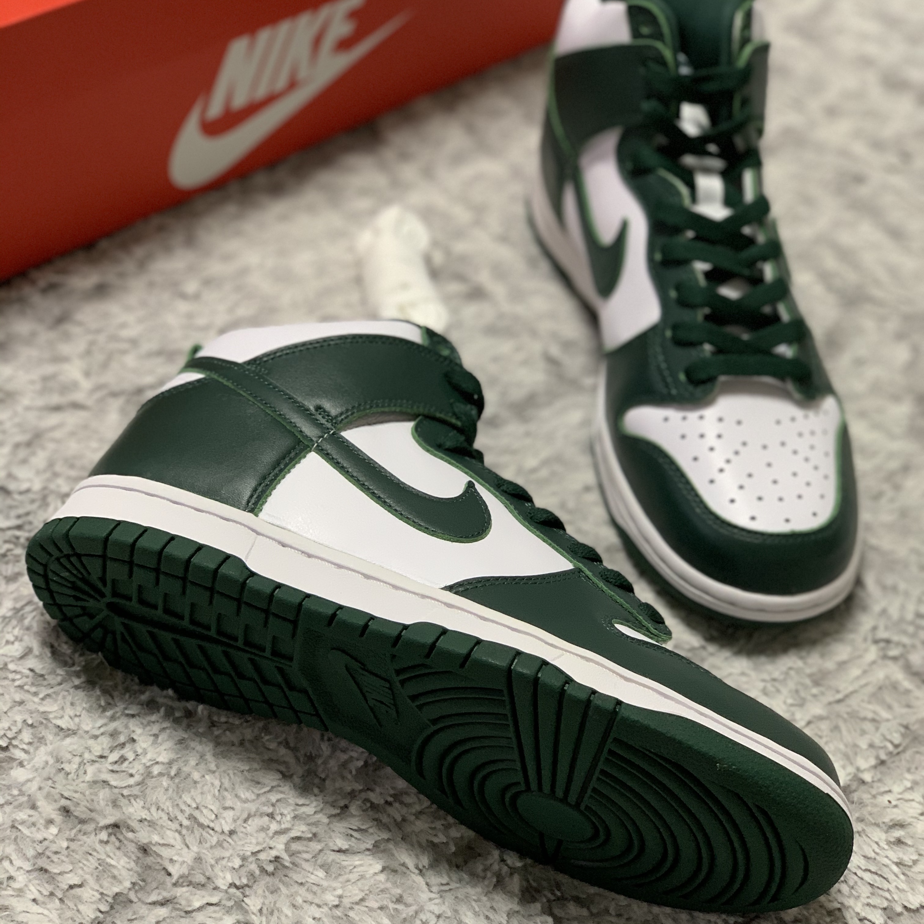 Nike Dunk High SP Spartan Green 착용 스타일 - 2