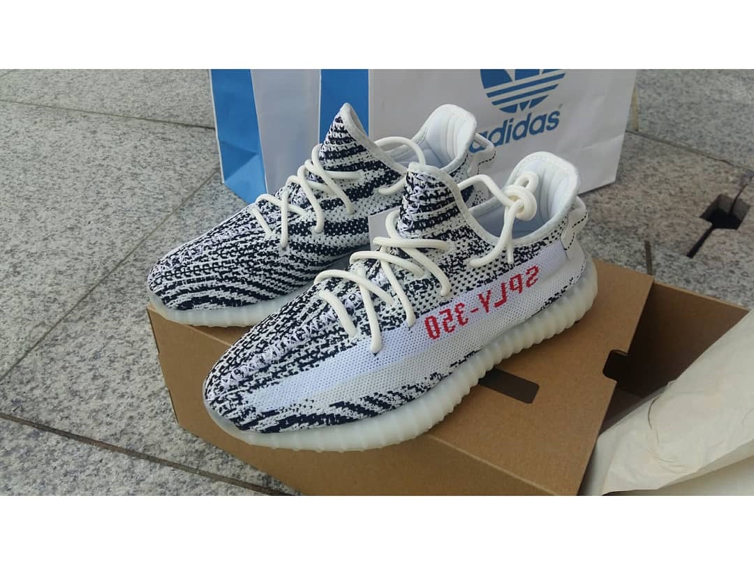 Adidas Yeezy Boost 350 V2 Zebra 2017/2019/2020 착용 스타일