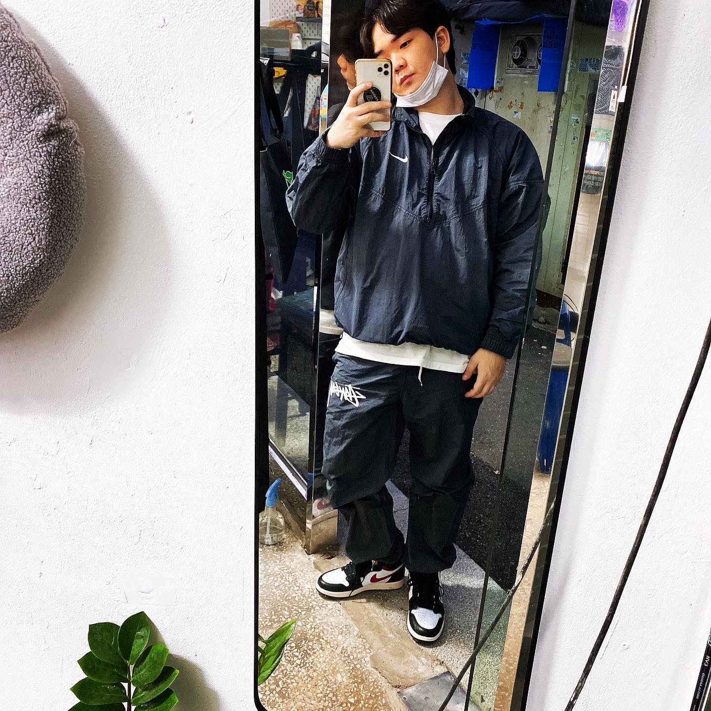 Jordan 1 Retro High OG Gym Red, Nike x Stussy Beach Pants Off Noir 착용 스타일
