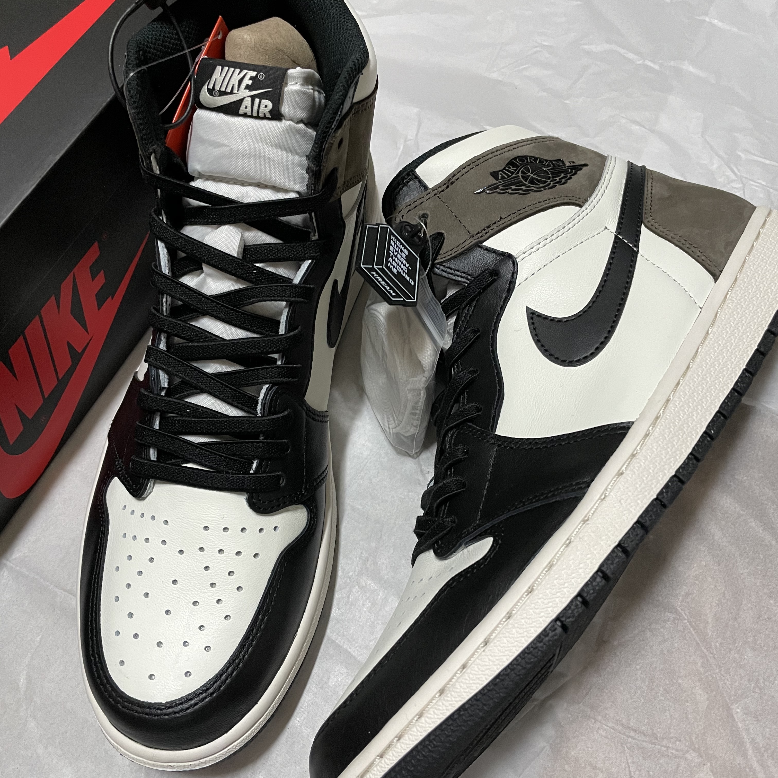 Jordan 1 Retro High OG Black Mocha 착용 스타일