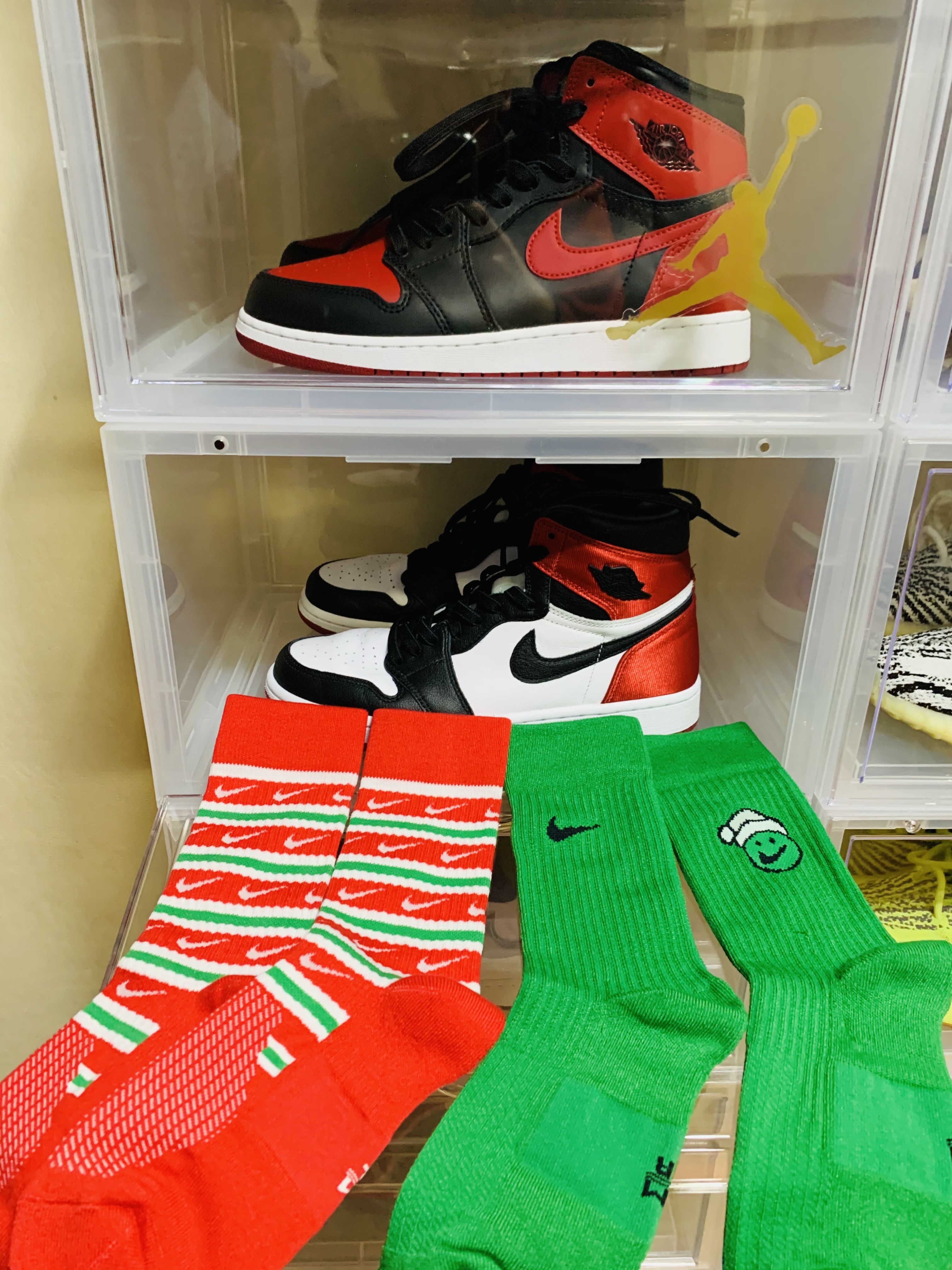 (GS) Jordan 1 Retro High OG Bred Banned 2016, (W) Jordan 1 Retro High Satin Black Toe 착용 스타일