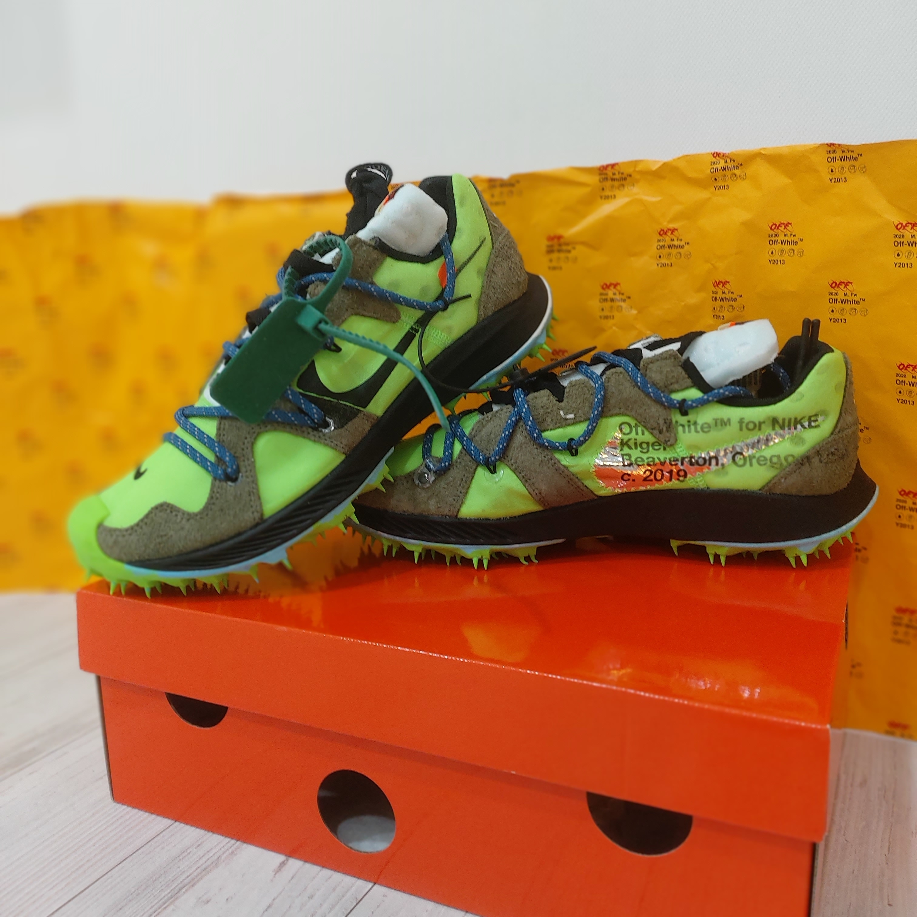 (W) Nike x Off-White Zoom Terra Kiger 5 Electric Green 착용 스타일