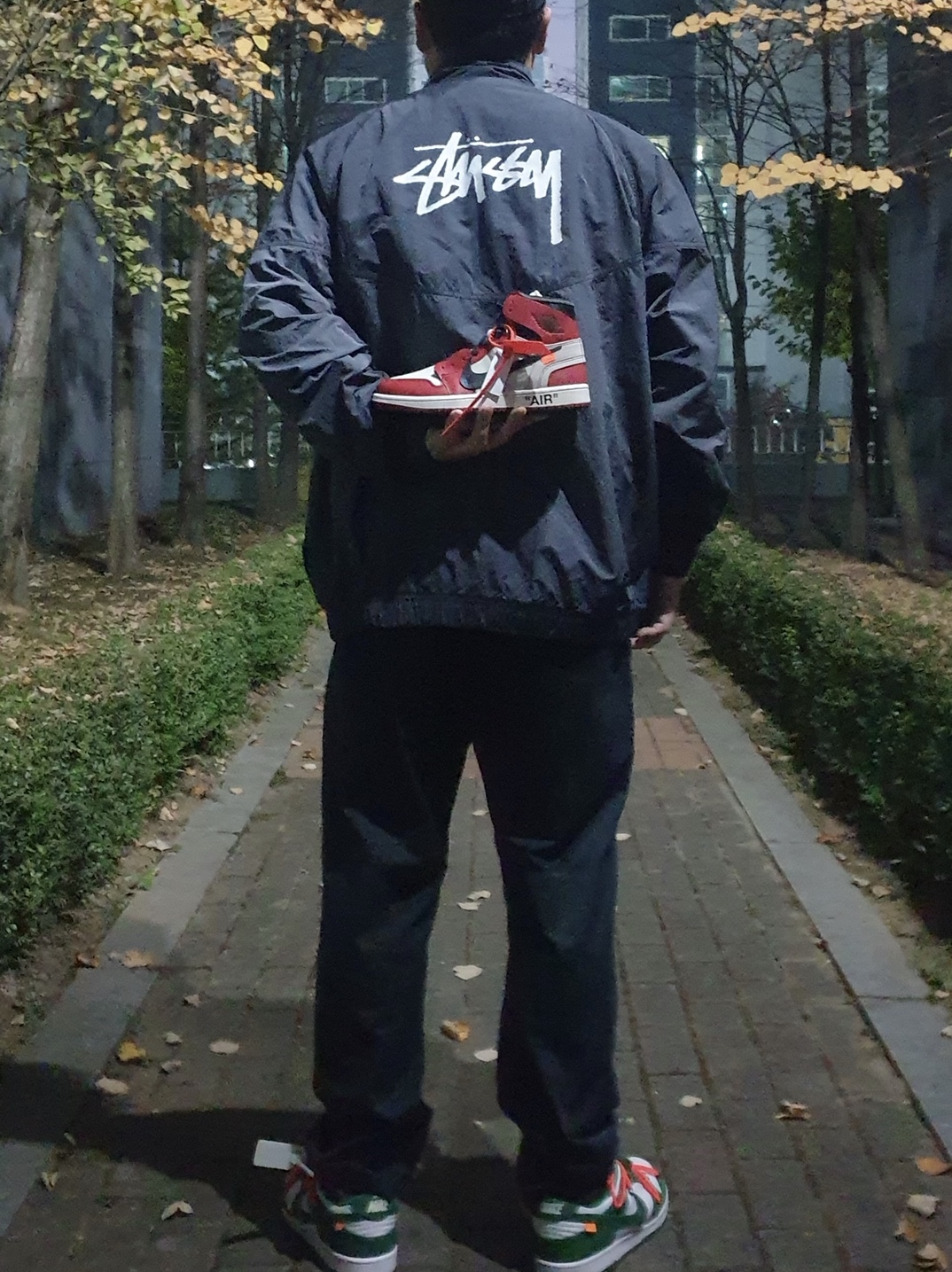 Jordan 1 x Off-White Retro High Chicago The Ten, Nike x Stussy Windrunner Jacket Off Noir 착용 스타일