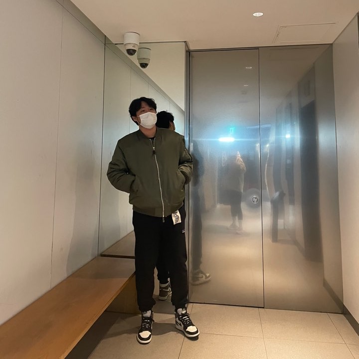 Jordan 1 Retro High OG Black Mocha, Stussy x CDG MA-1 Jacket Olive 착용 스타일
