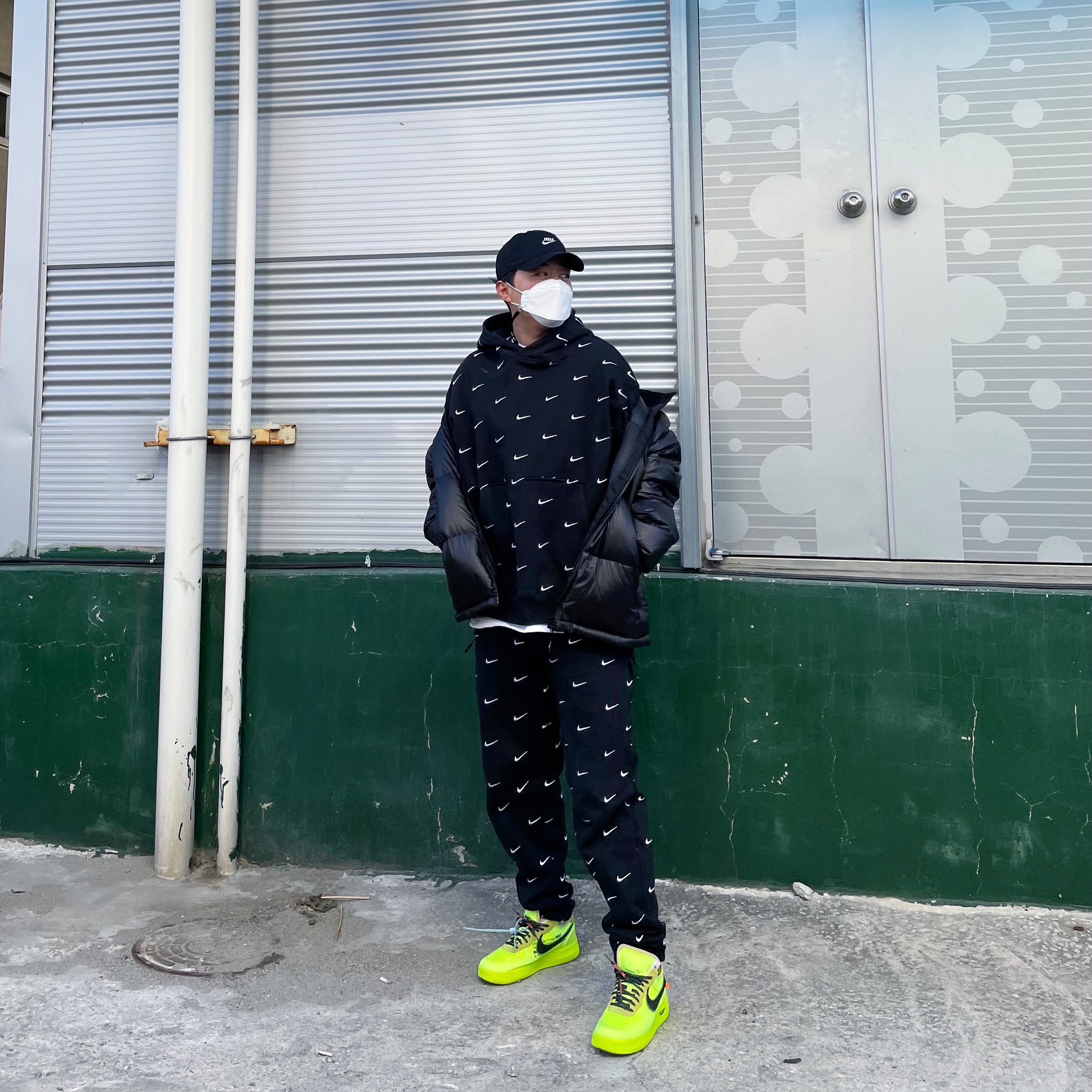 Nike x Off-White Air Force 1 Low Volt 착용 스타일