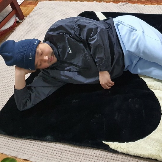 Nike x Stussy Windrunner Jacket Off Noir 착용 스타일