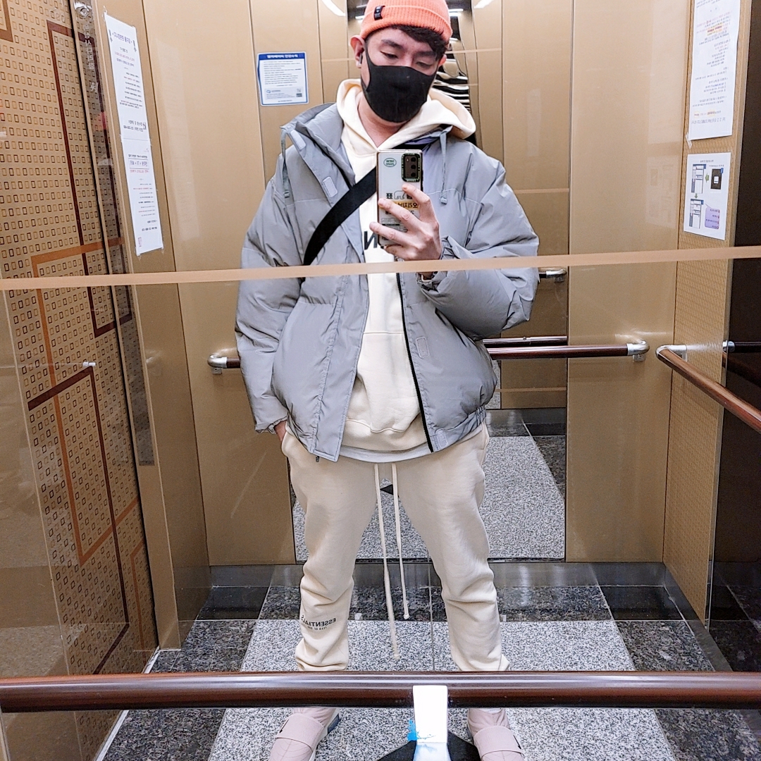 Nike x Fear of God Air Fear of God Moccasin Particle Beige, Essentials Sweatpants Buttercream 2020 착용 스타일 - 1