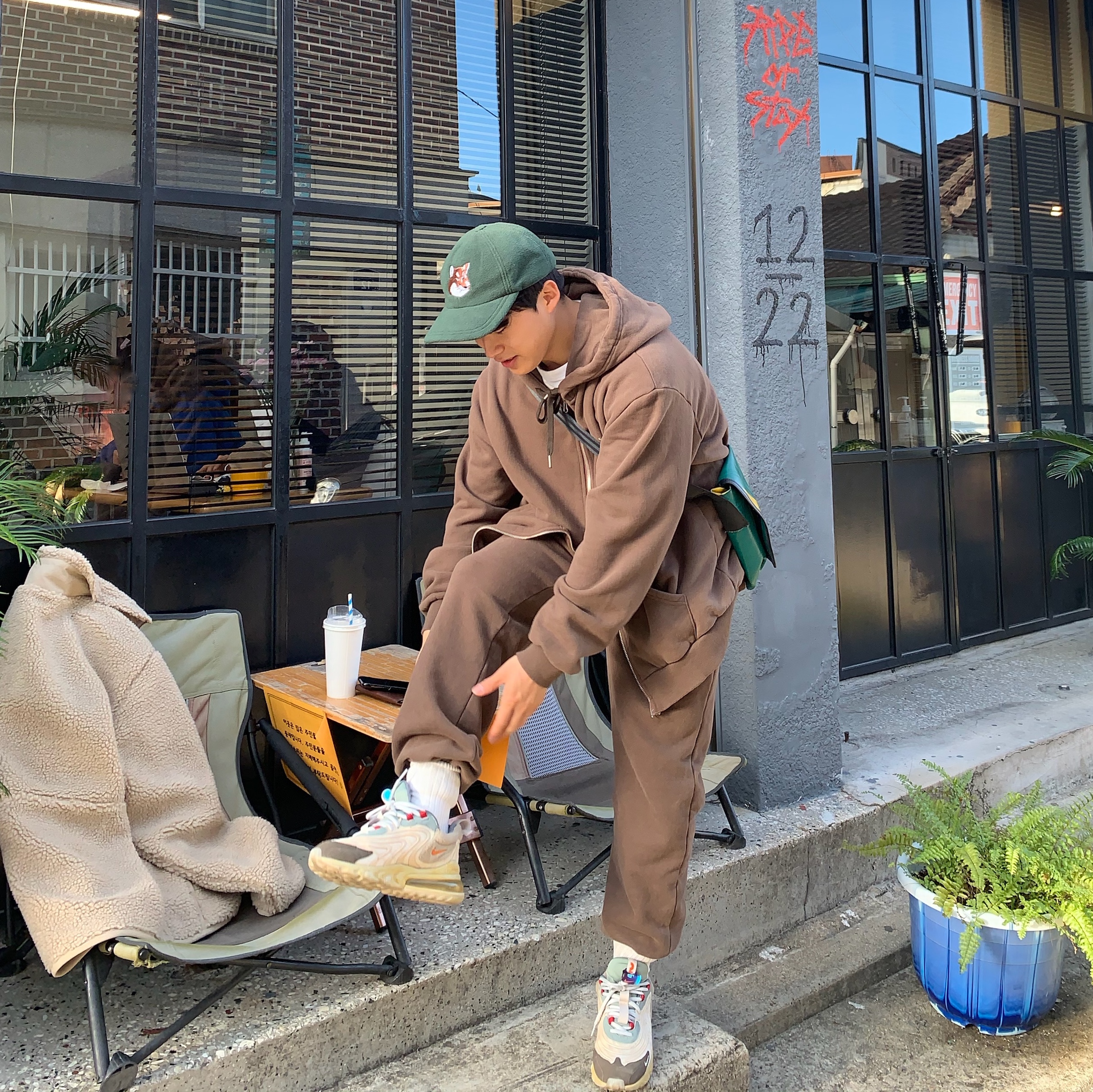 Nike x Travis Scott Air Max 270 React Cactus Trails 착용 스타일