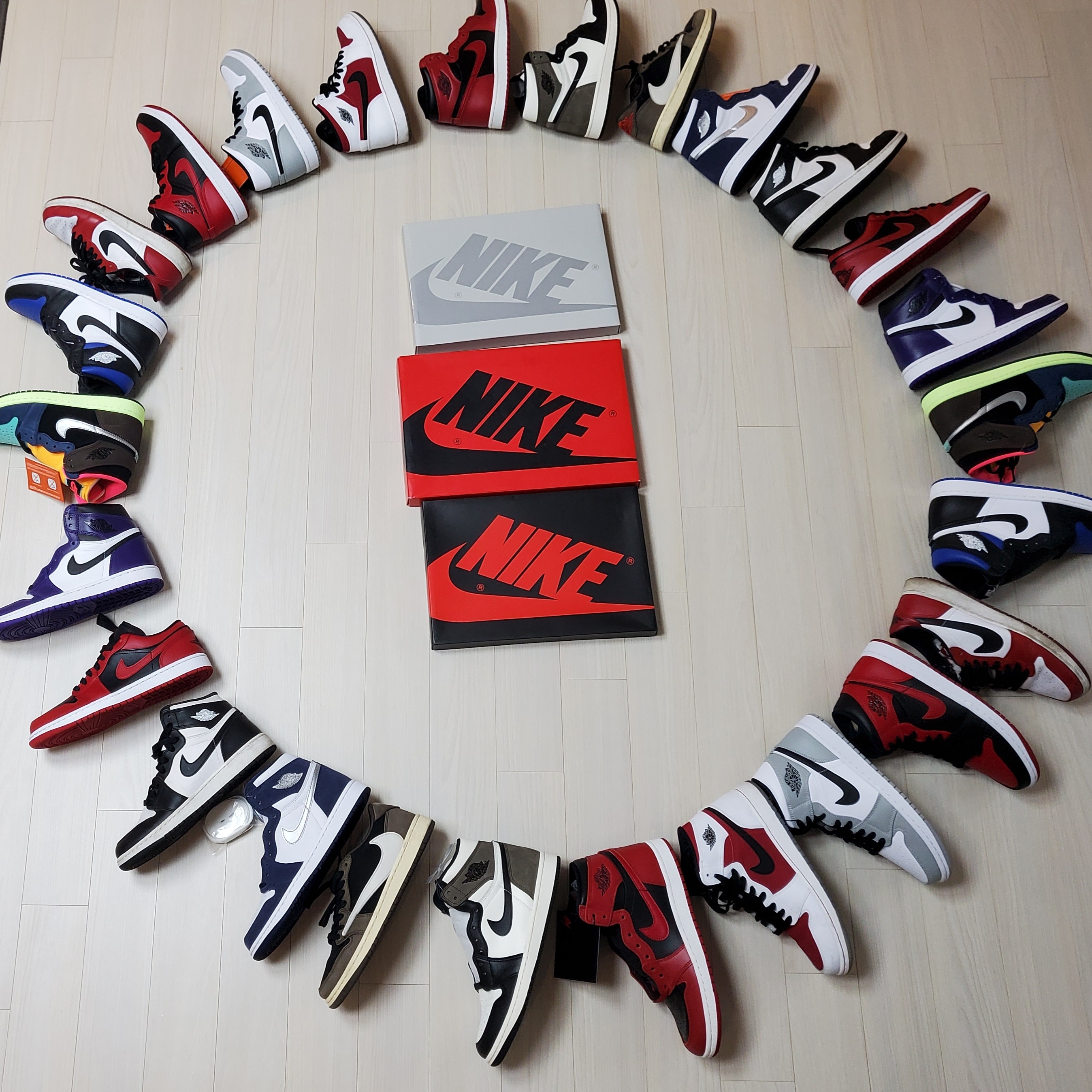 Jordan 1 Retro High OG Black Mocha, Jordan 1 x Travis Scott Retro Low OG SP Mocha 착용 스타일