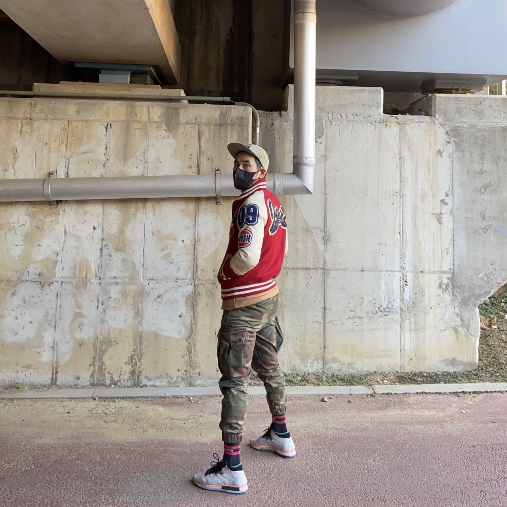 Adidas x Alexander Wang Run Mid Black 착용 스타일 - 2