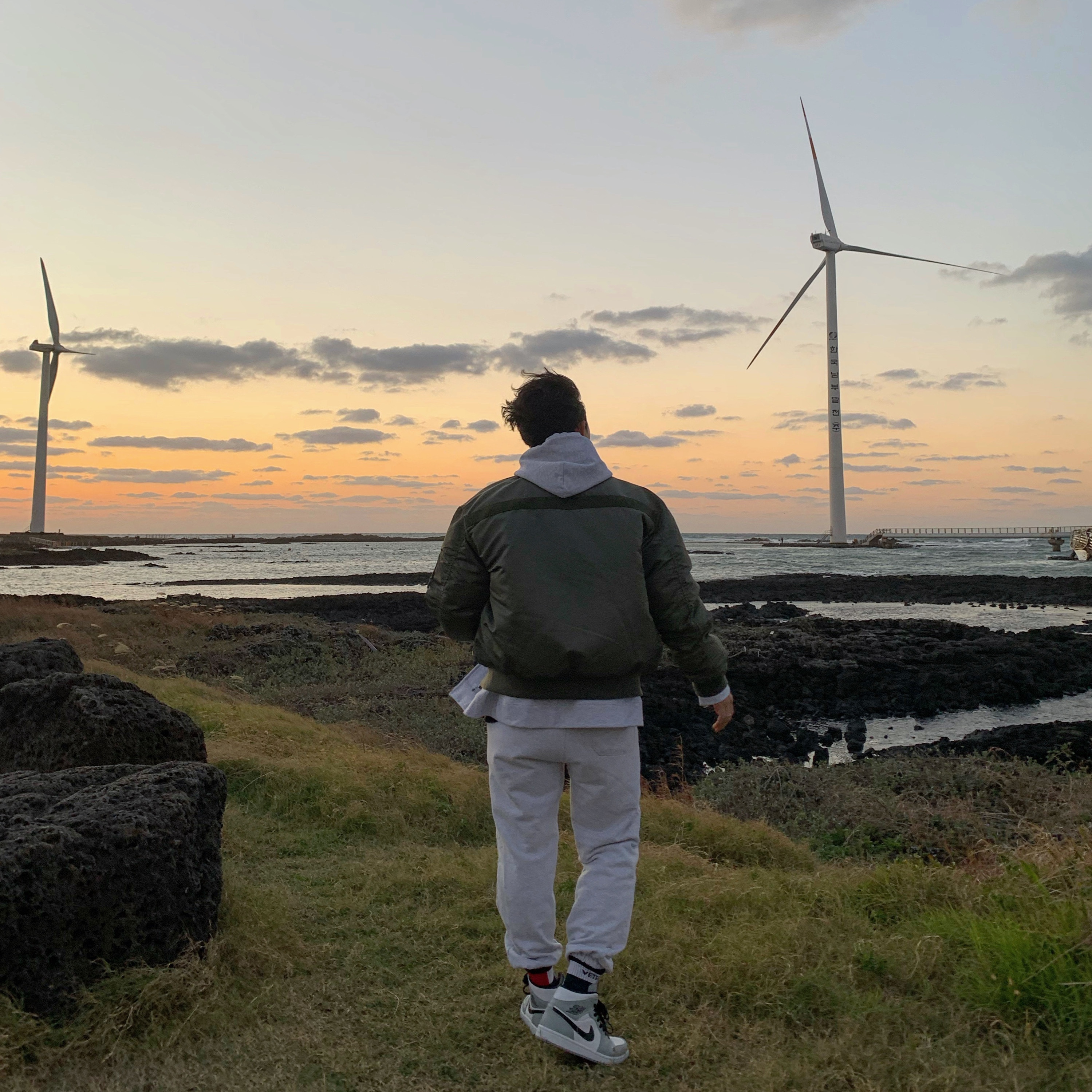 Jordan 1 Mid Light Smoke Grey 착용 스타일 - 2