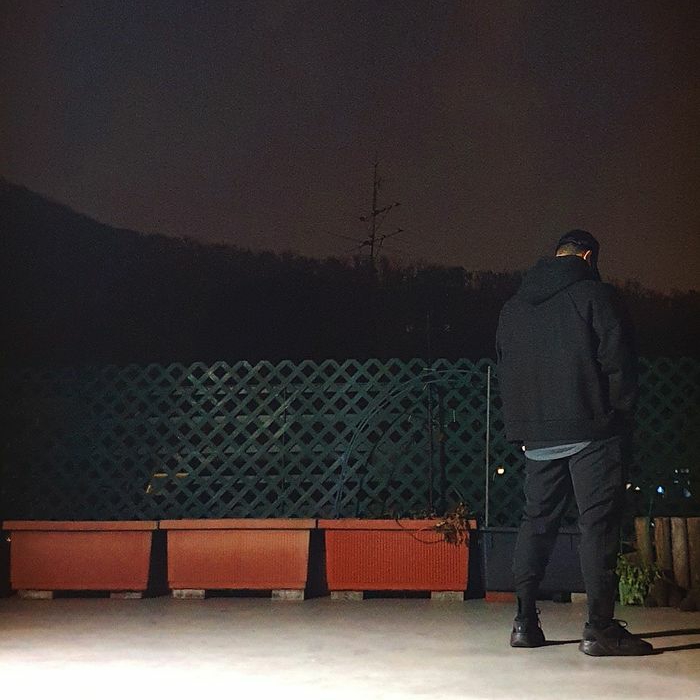 Adidas Yeezy Boost 700 V2 Vanta 2019 착용 스타일 - 3