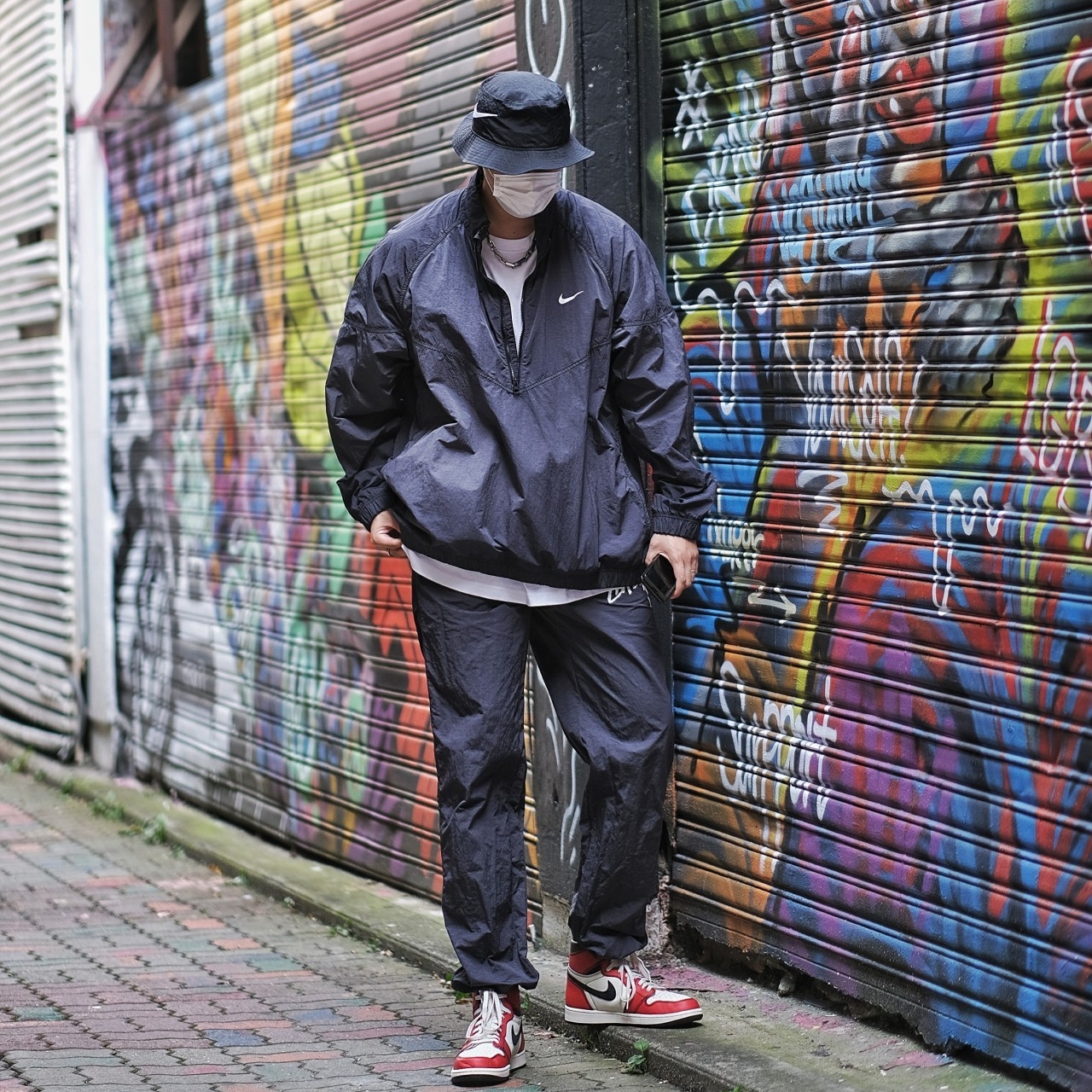 Nike x Stussy Windrunner Jacket Off Noir, Nike x Stussy Beach Pants Off Noir 착용 스타일