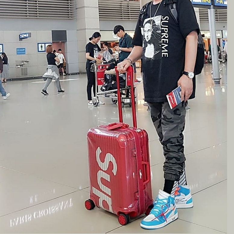 Jordan 1 x Off-White Retro High University Blue 착용 스타일