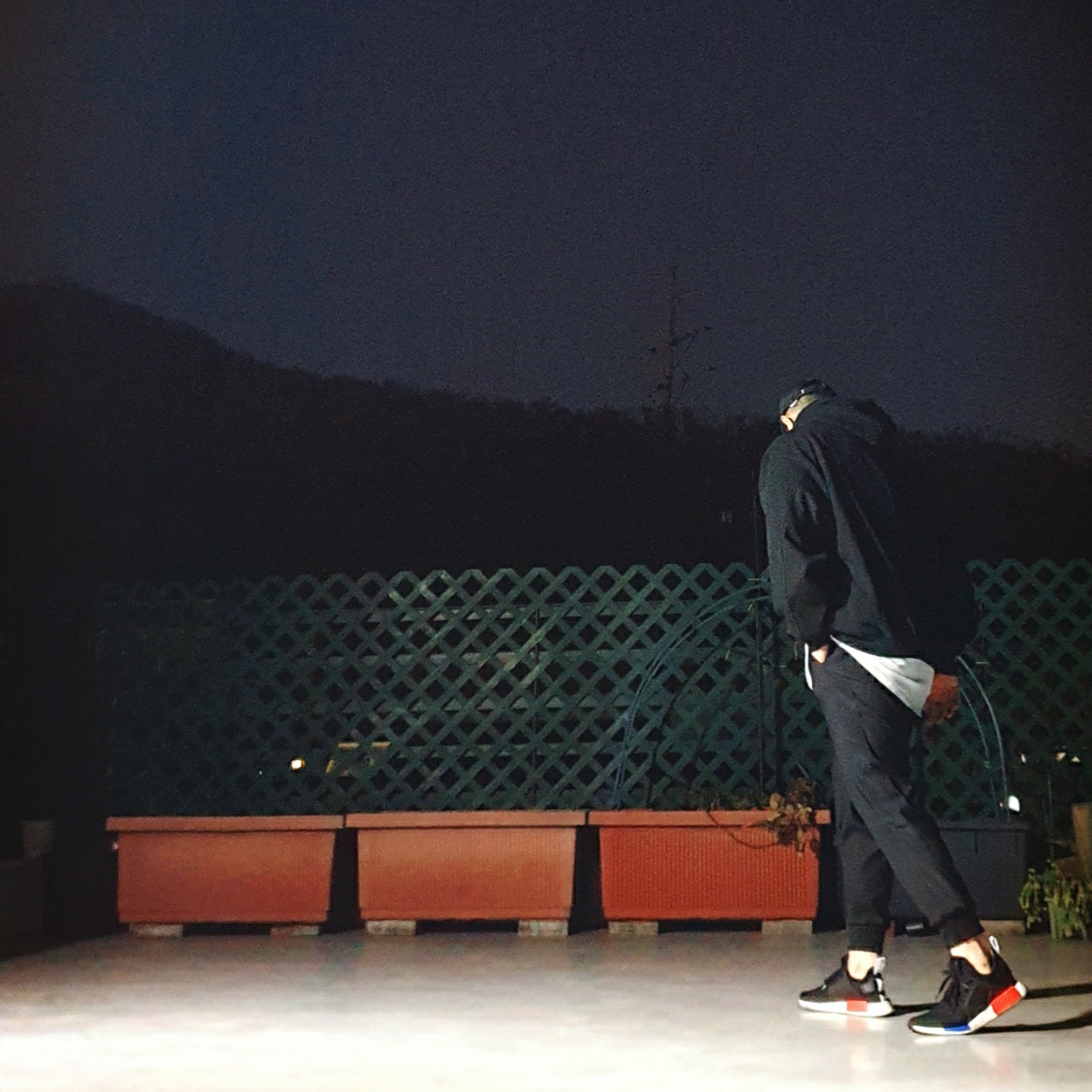 Adidas NMD XR1 OG Black 착용 스타일 - 2